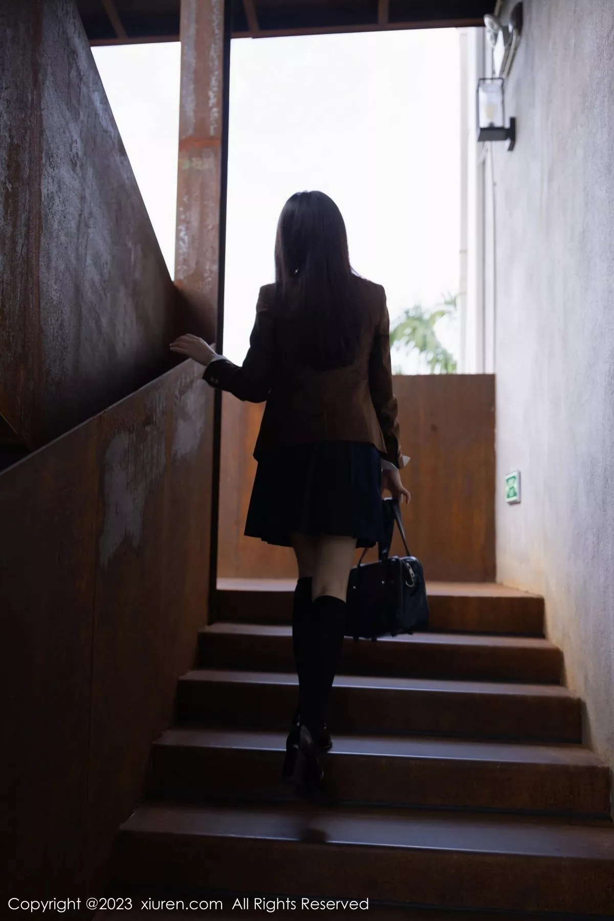 秀人集.com_[XiuRen秀人网]No.6400_模特鱼子酱Fish性感学妹装扮白T配深蓝短裙秀曼妙身姿诱惑写真82P