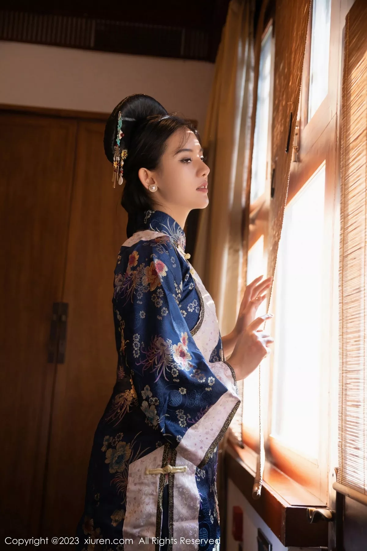 秀人集.com_[XiuRen秀人网]No.6398_模特就是阿朱啊脱宫廷古装露蓝色睡衣秀曼妙绝美身姿诱惑写真86P