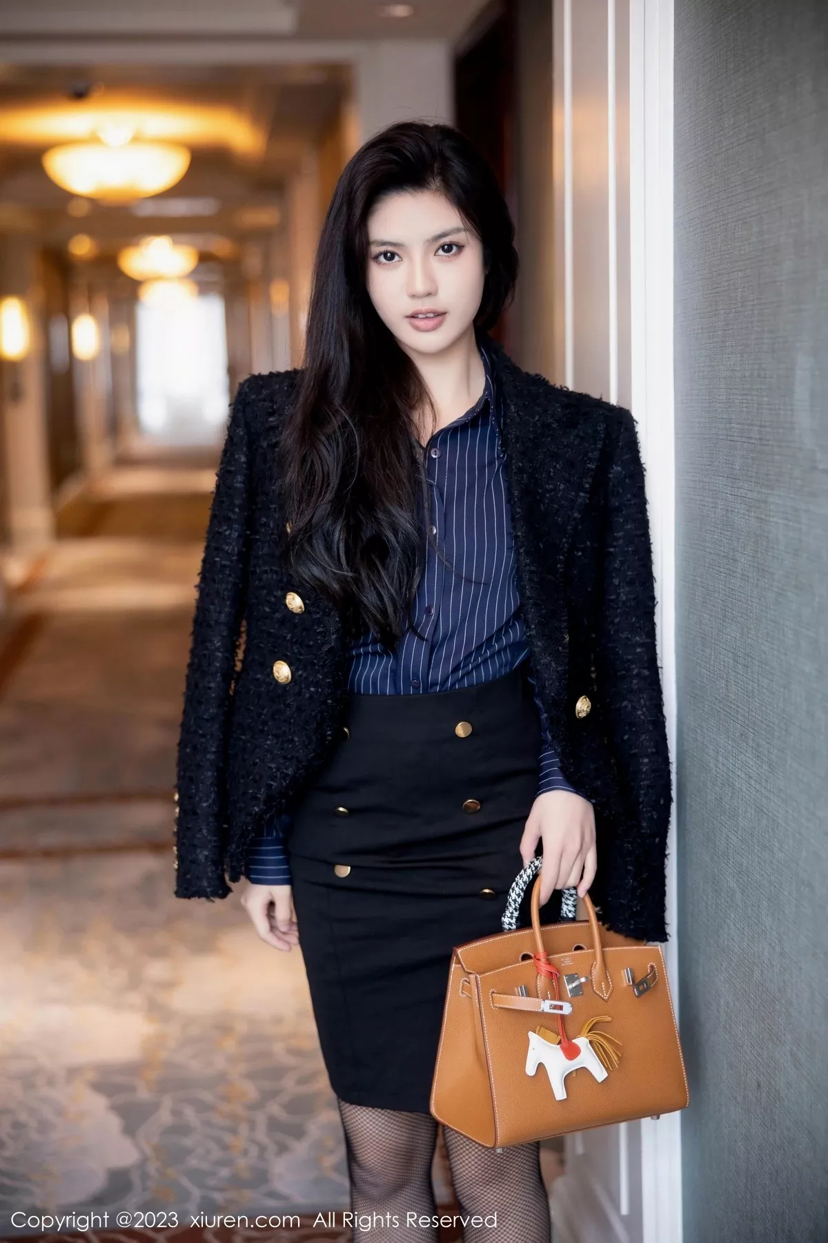 秀人集.com_[XiuRen秀人网]No.6391_模特浅浅Danny半脱深蓝色条纹T恤露黑色蕾丝内衣完美诱惑写真80P