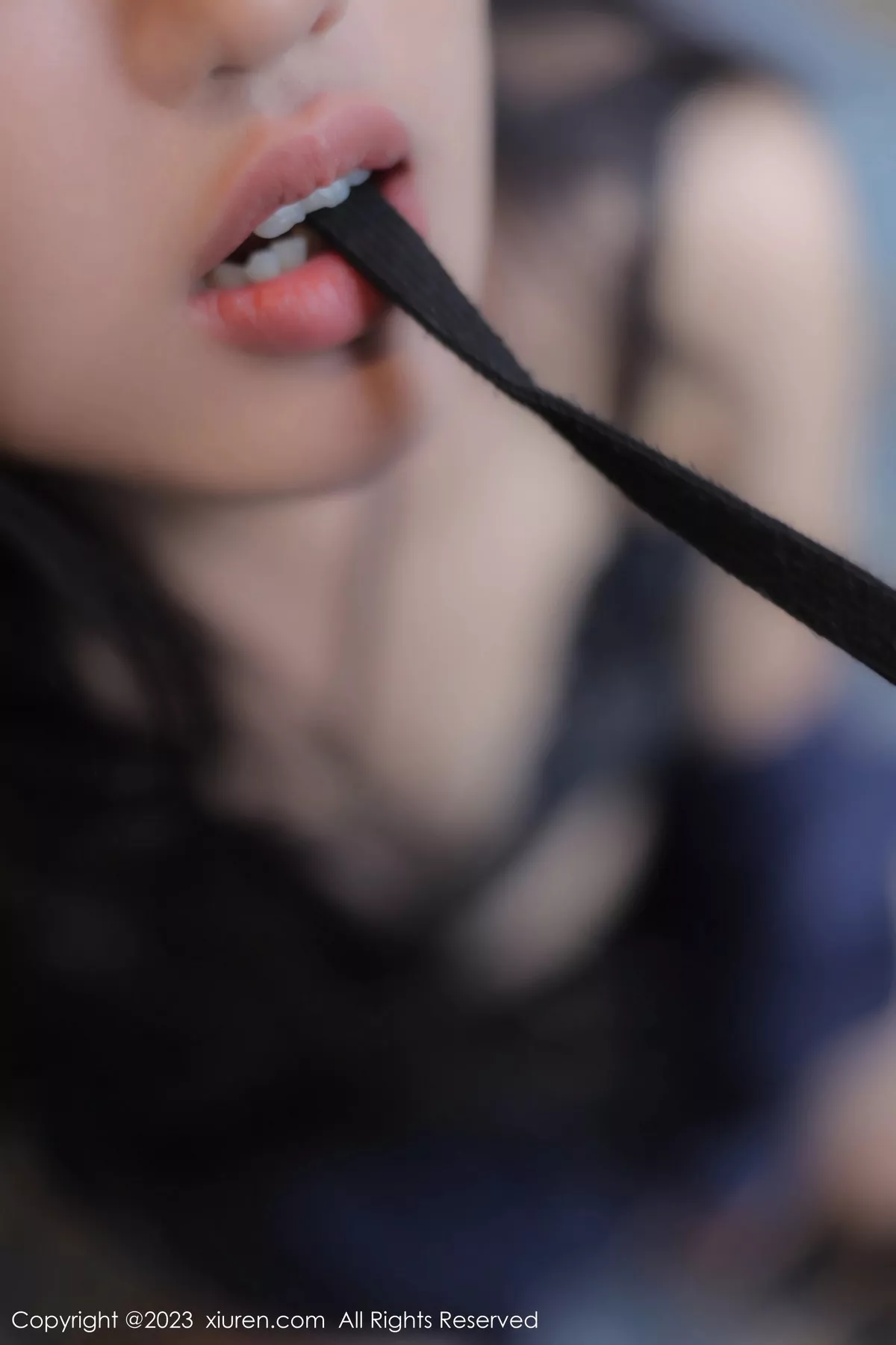 秀人集.com_[XiuRen秀人网]No.6391_模特浅浅Danny半脱深蓝色条纹T恤露黑色蕾丝内衣完美诱惑写真80P