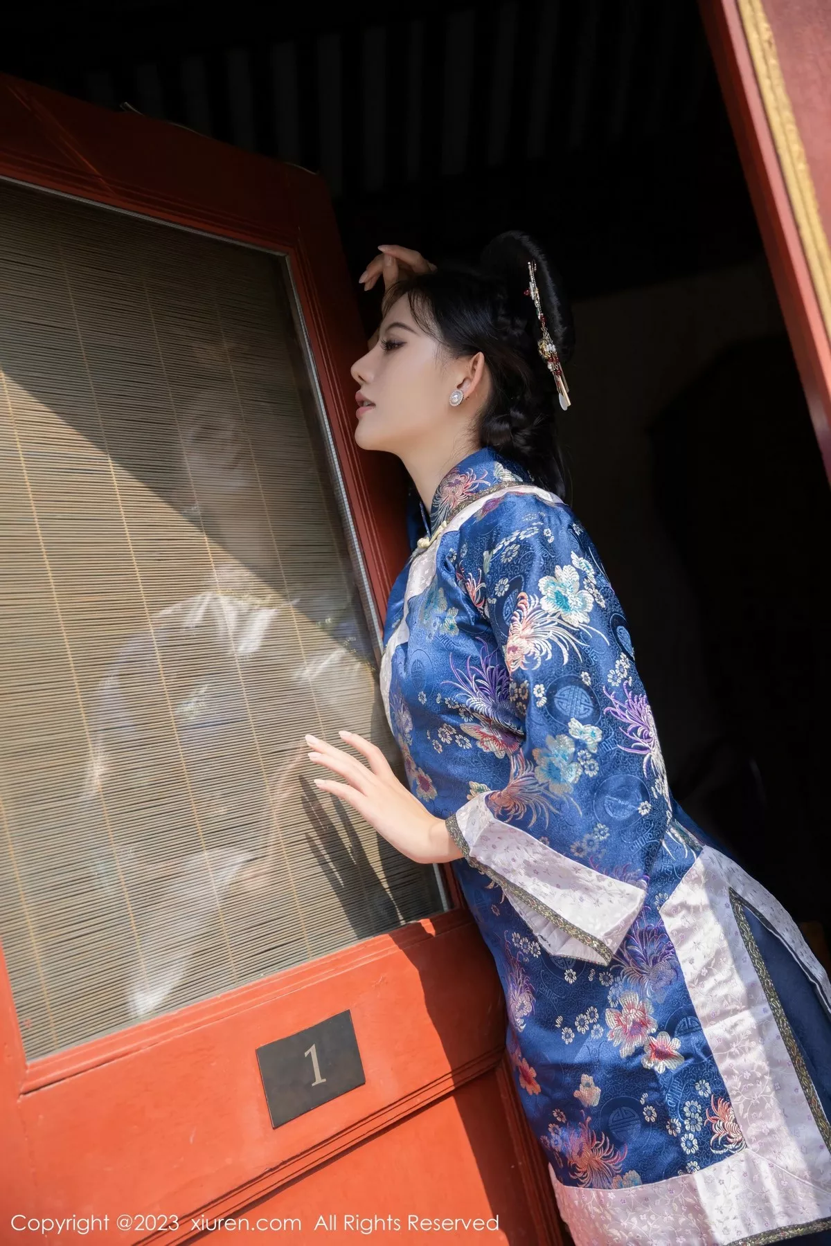 秀人集.com_[XiuRen秀人网]No.6398_模特就是阿朱啊脱宫廷古装露蓝色睡衣秀曼妙绝美身姿诱惑写真86P