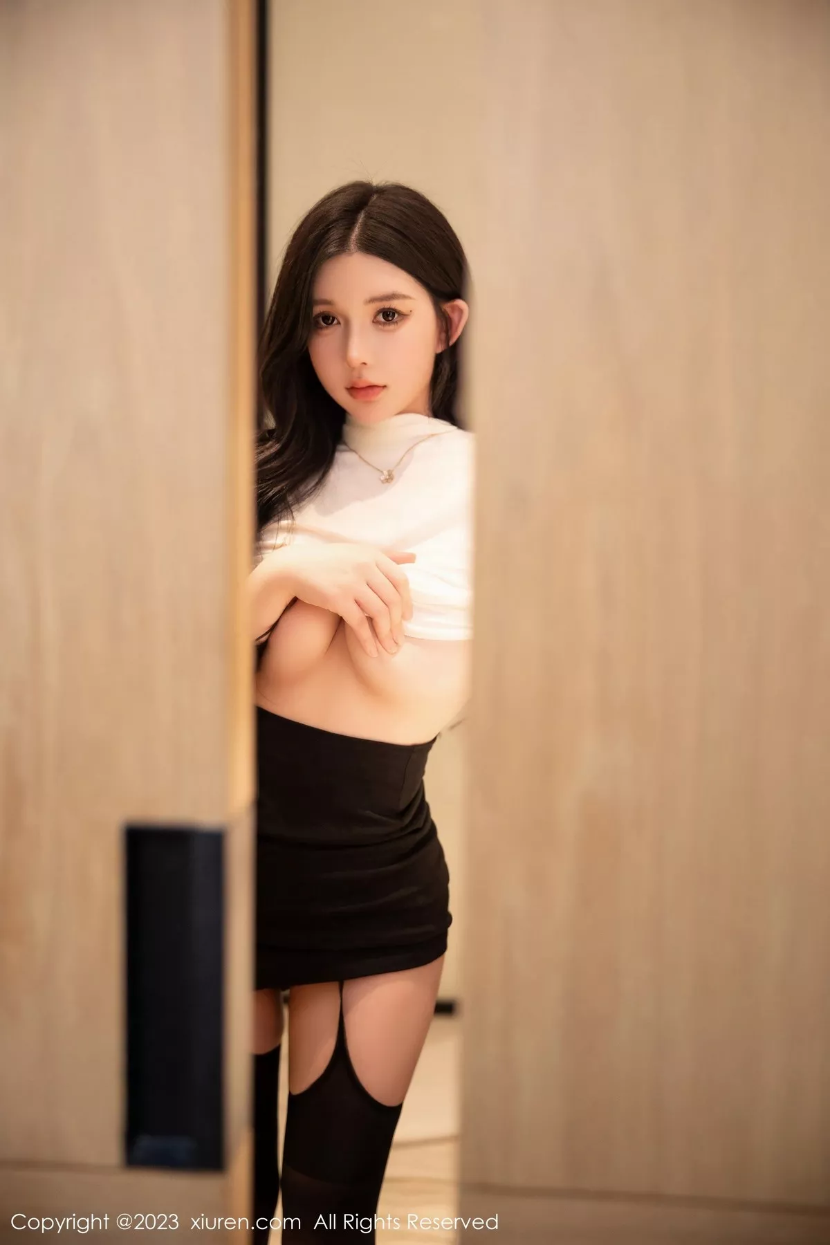 秀人集.com_[XiuRen秀人网]No.6394_模特林珊珊白色轻透上衣配黑短裙魅惑黑丝秀曼妙身姿迷人写真103P