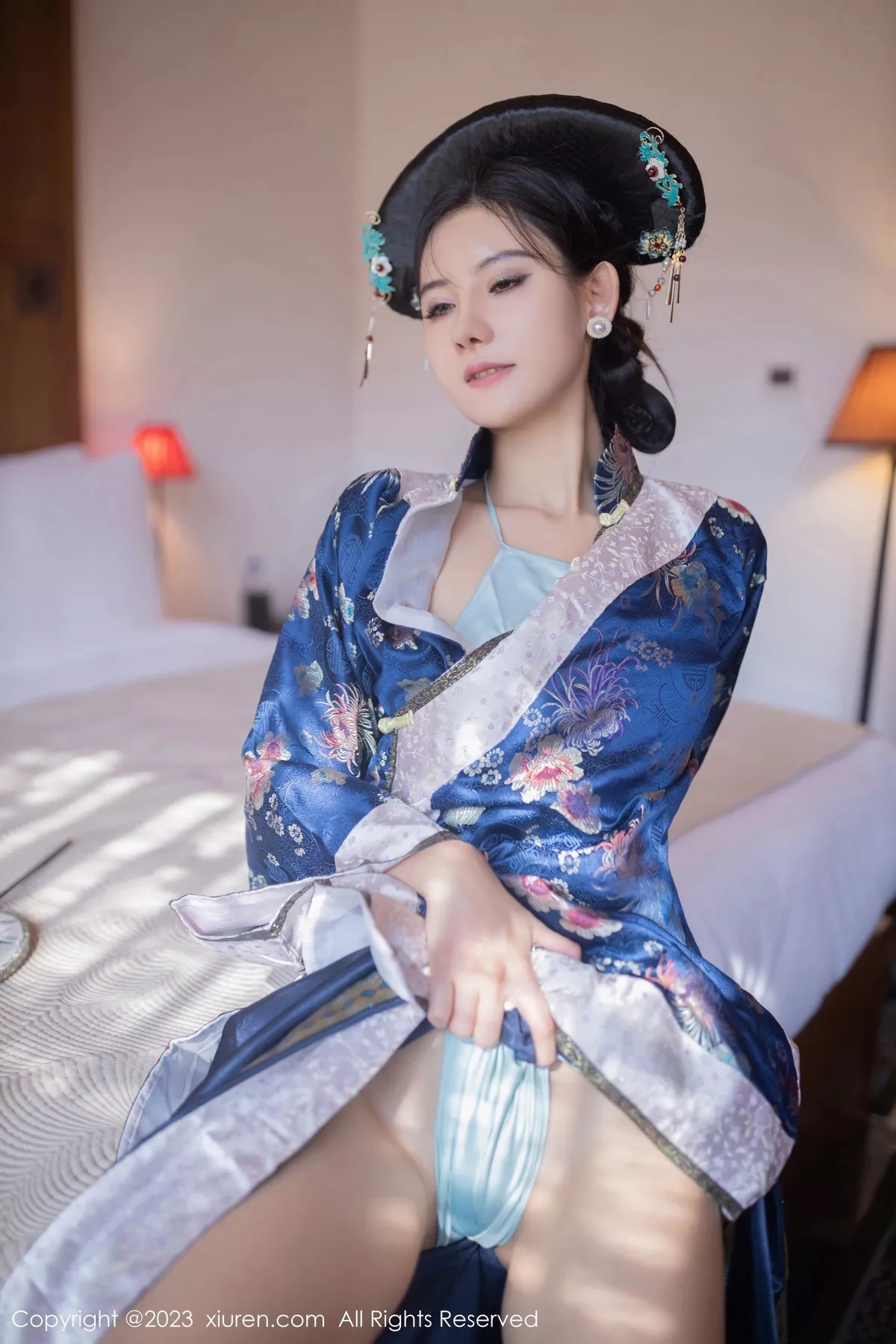 秀人集.com_[XiuRen秀人网]No.6398_模特就是阿朱啊脱宫廷古装露蓝色睡衣秀曼妙绝美身姿诱惑写真86P