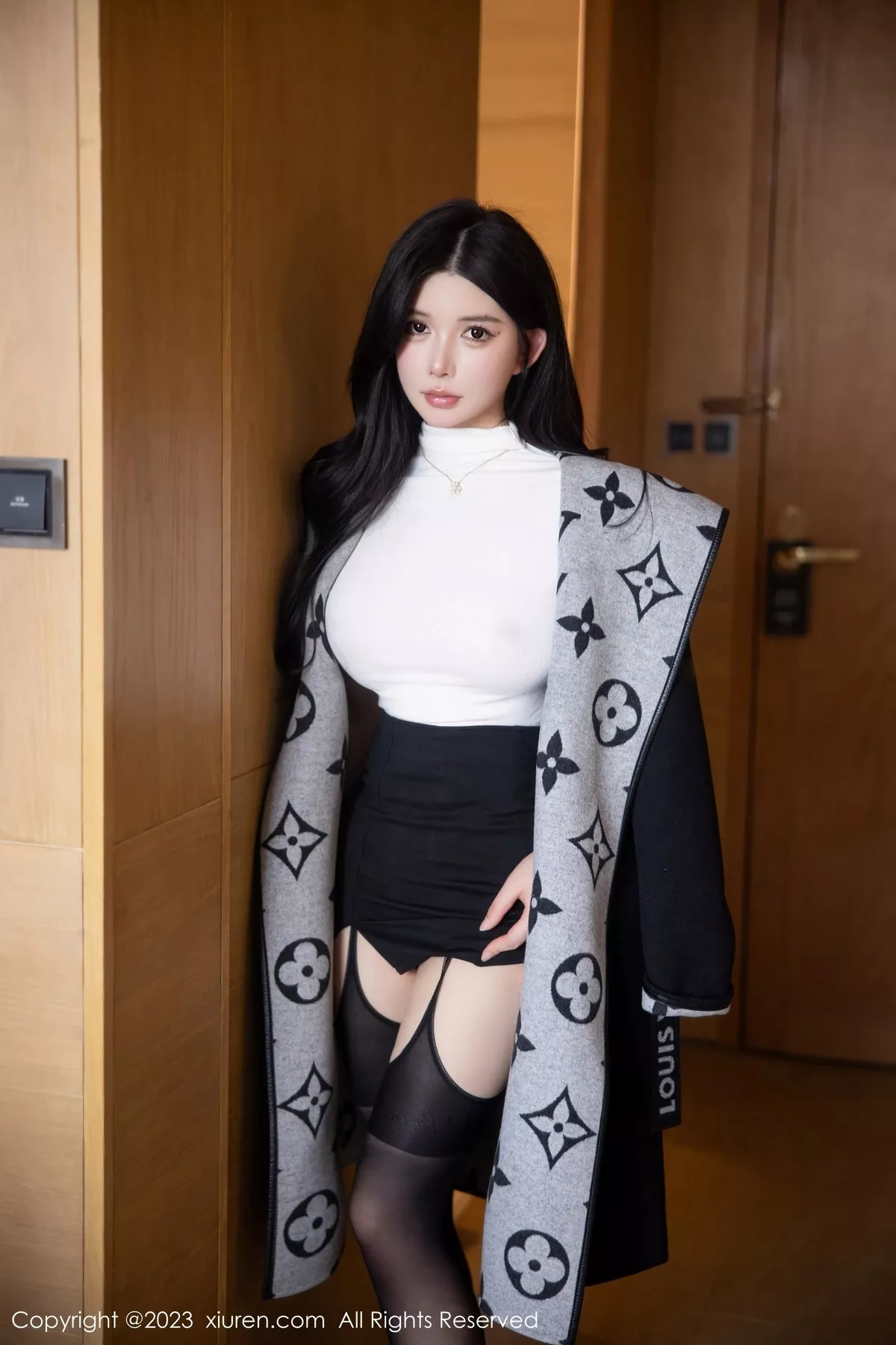 秀人集.com_[XiuRen秀人网]No.6394_模特林珊珊白色轻透上衣配黑短裙魅惑黑丝秀曼妙身姿迷人写真103P