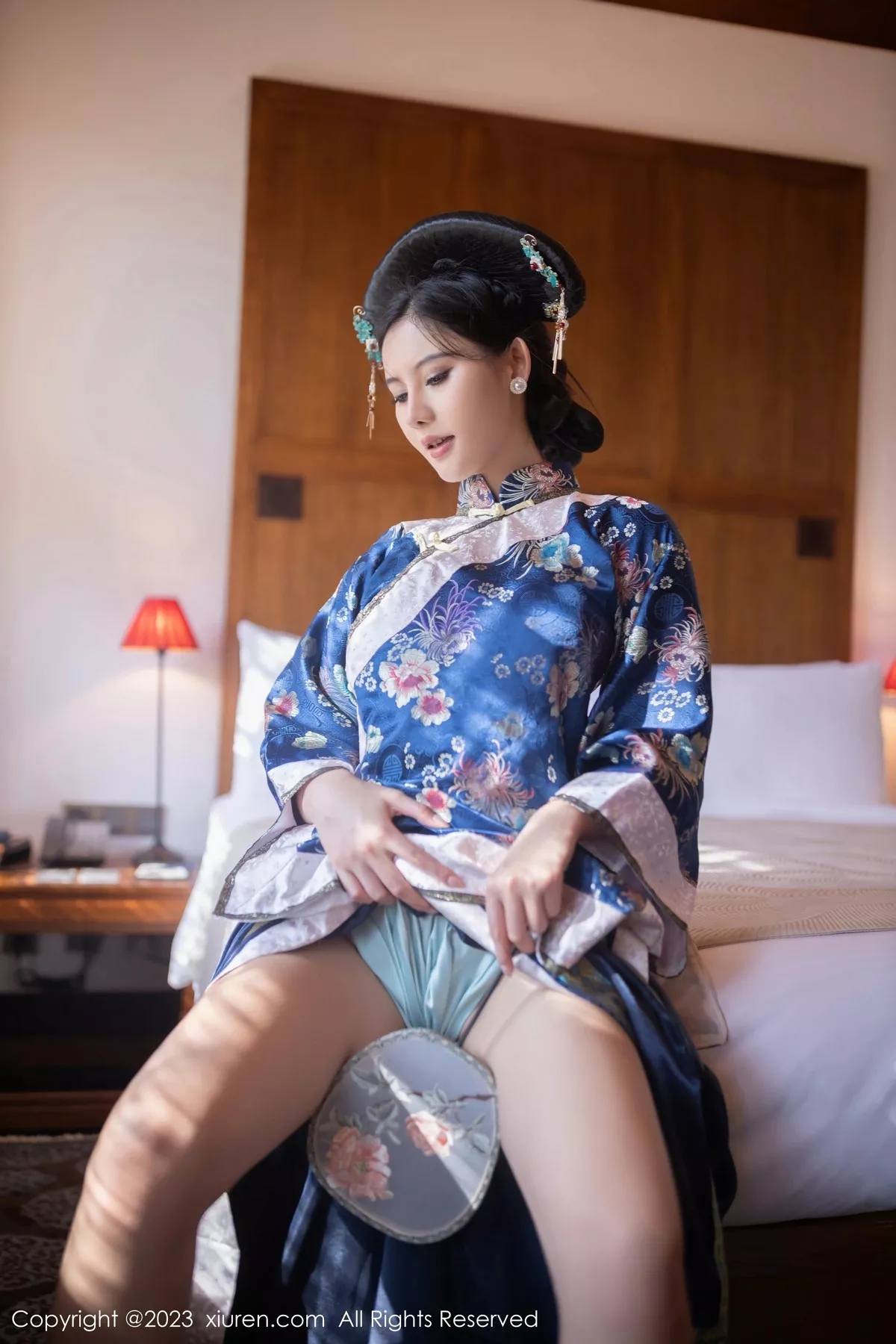 秀人集.com_[XiuRen秀人网]No.6398_模特就是阿朱啊脱宫廷古装露蓝色睡衣秀曼妙绝美身姿诱惑写真86P