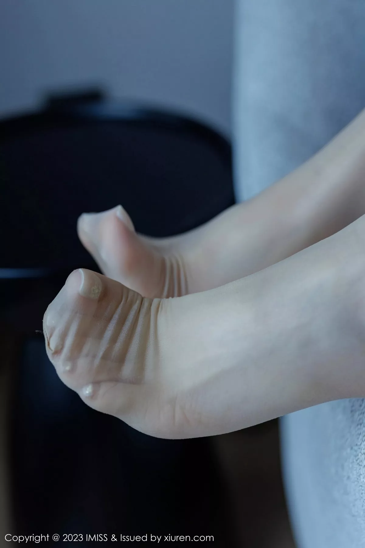 秀人集.com_[IMISS爱蜜社]Vol.722_模特SISY思性感白T配黑短裙露红色内衣配超薄肉丝迷人诱惑写真50P