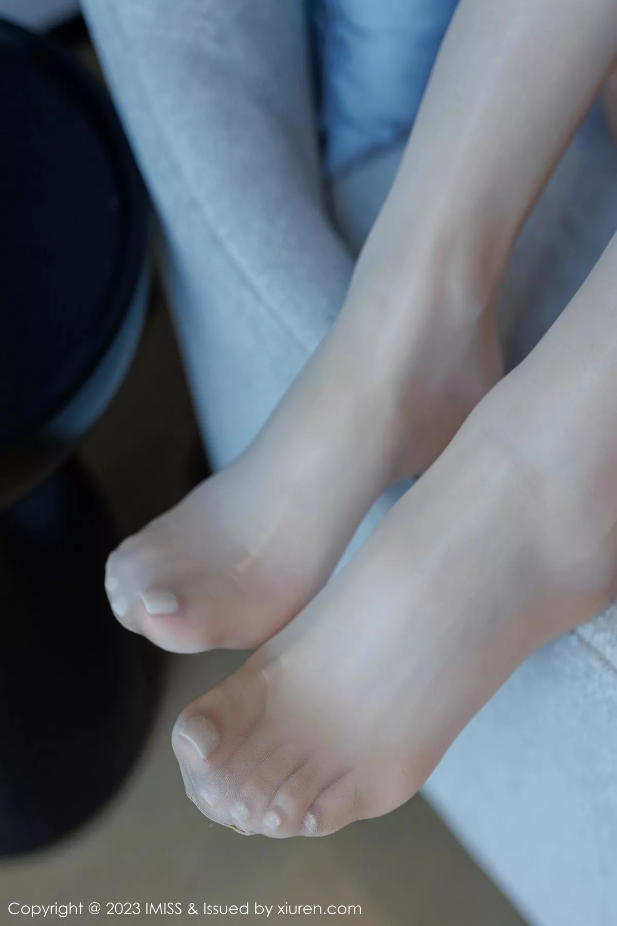 秀人集.com_[IMISS爱蜜社]Vol.722_模特SISY思性感白T配黑短裙露红色内衣配超薄肉丝迷人诱惑写真50P