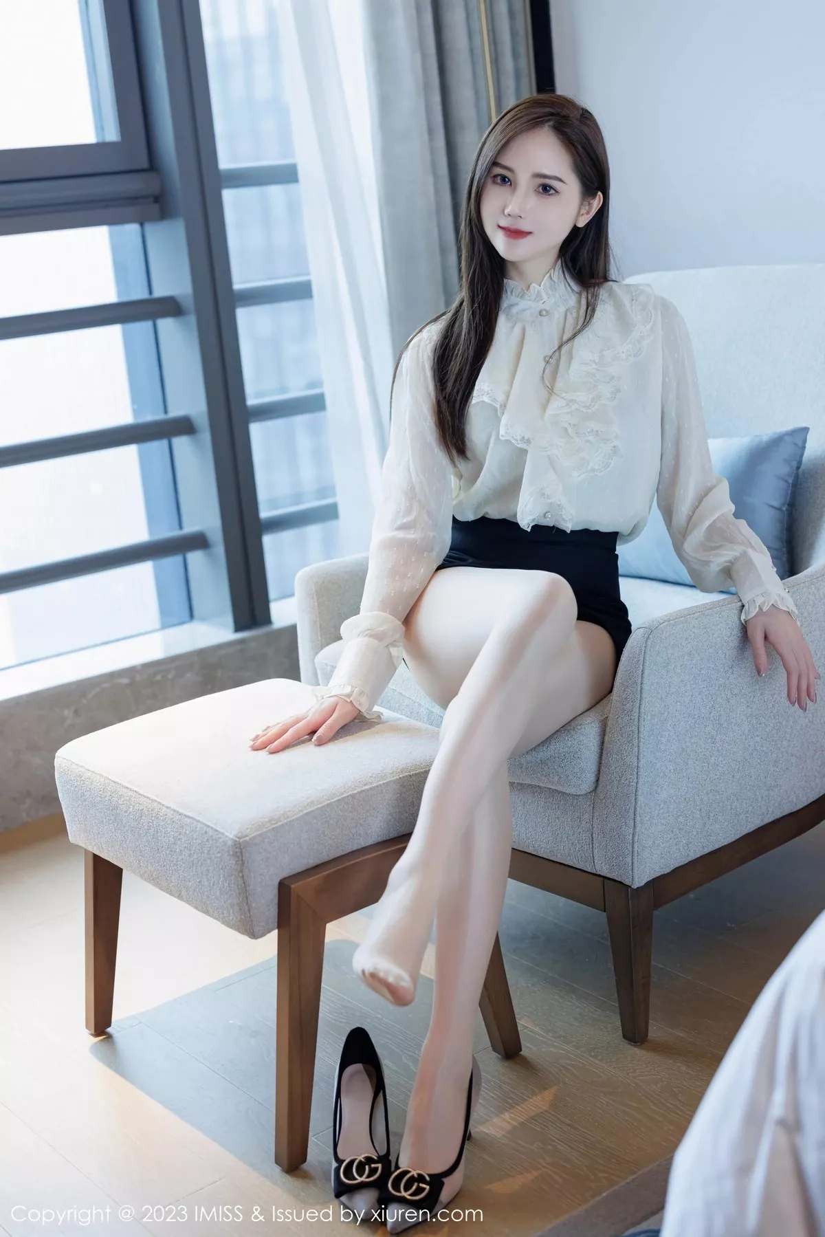 秀人集.com_[IMISS爱蜜社]Vol.722_模特SISY思性感白T配黑短裙露红色内衣配超薄肉丝迷人诱惑写真50P