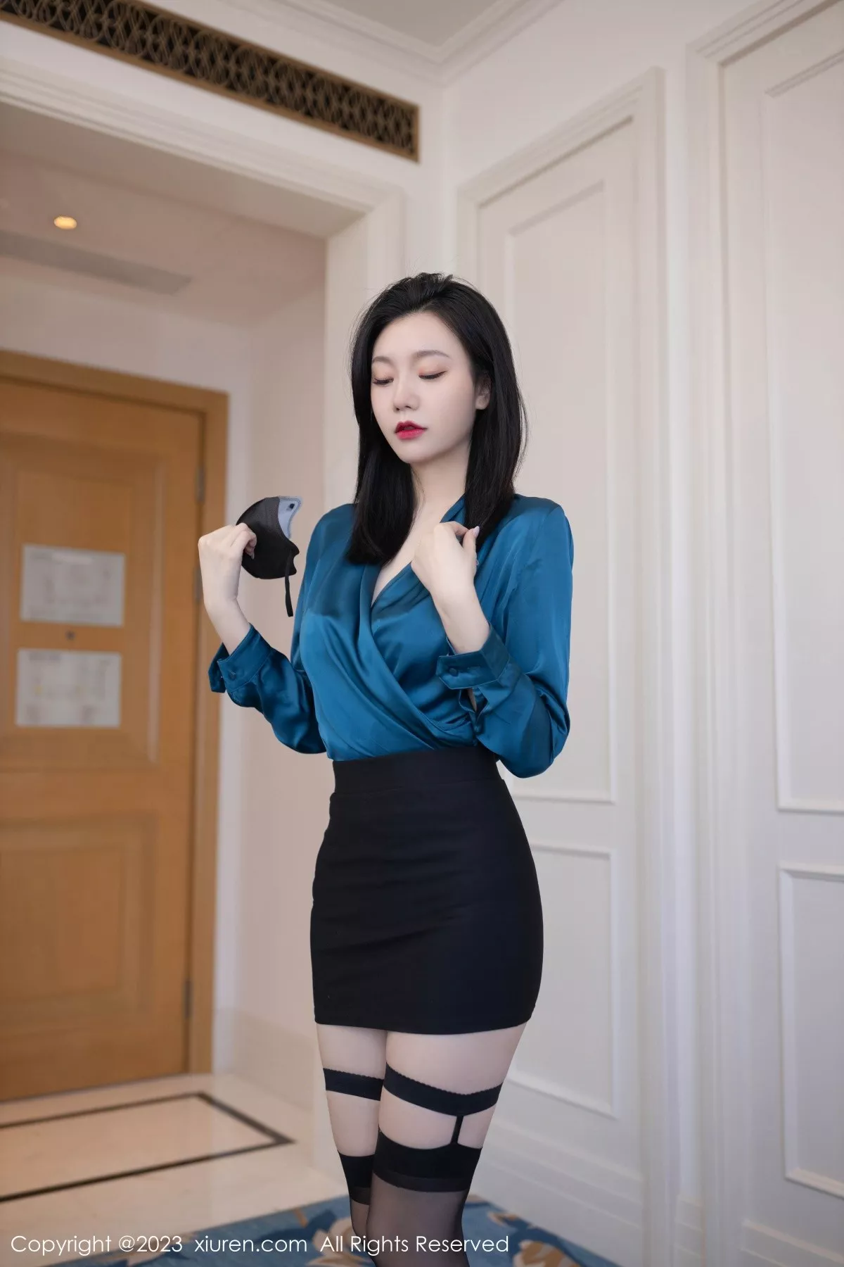 秀人集.com_[XiuRen秀人网]No.6413_模特安然anran蓝色上衣配黑短裙露紫色内衣秀曼妙身姿诱惑写真80P