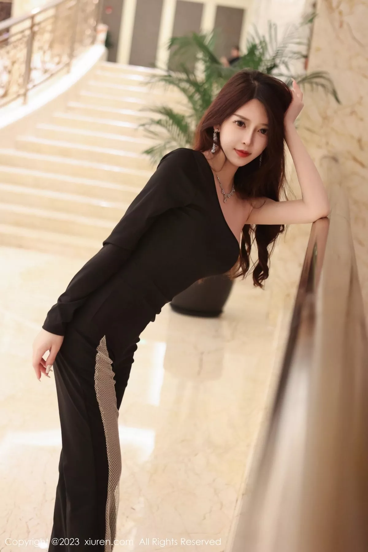 秀人集.com_[XiuRen秀人网]No.6417_模特玉兔miki脱黑色简约套装露黑色蕾丝内衣超薄黑丝诱惑写真95P