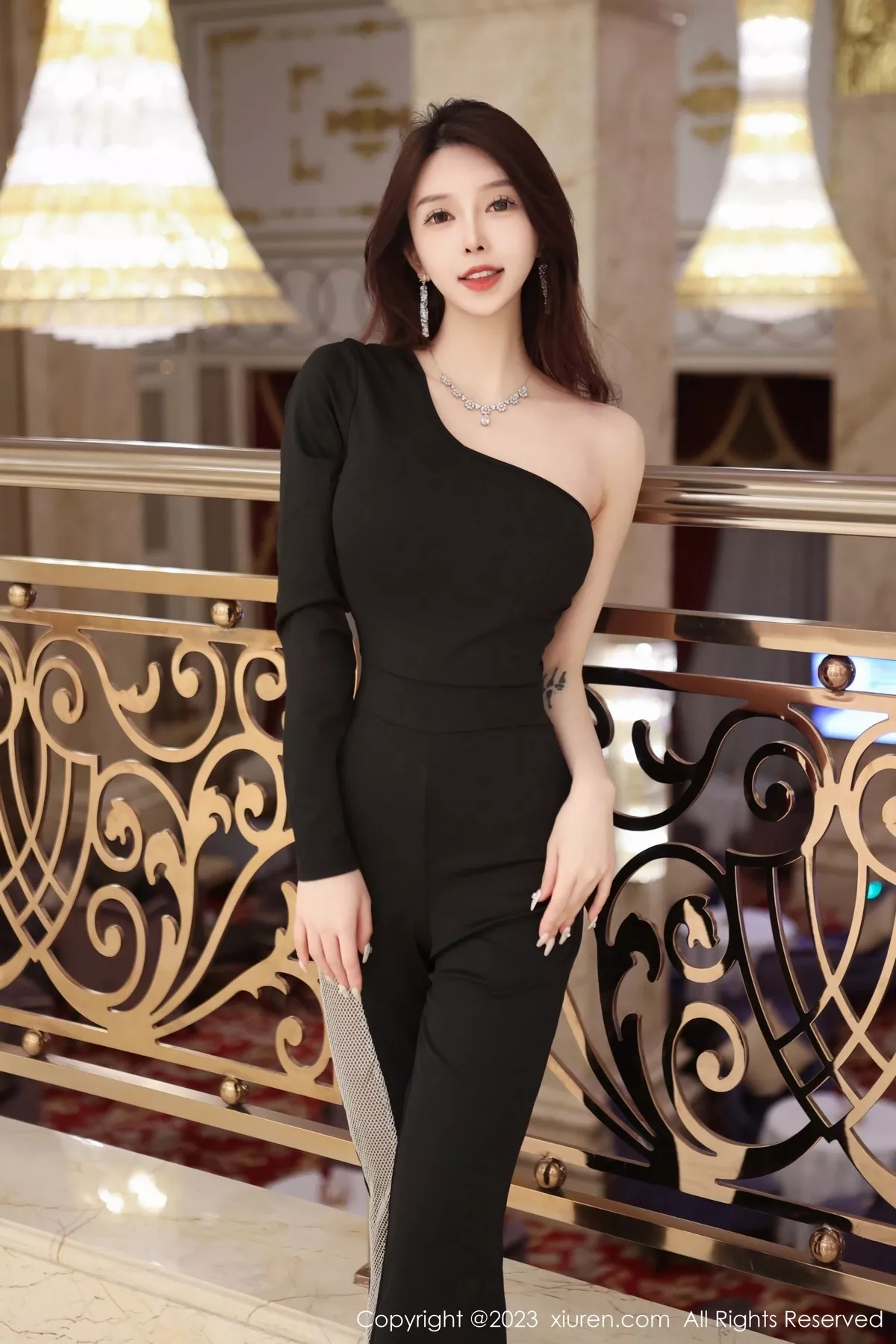 秀人集.com_[XiuRen秀人网]No.6417_模特玉兔miki脱黑色简约套装露黑色蕾丝内衣超薄黑丝诱惑写真95P