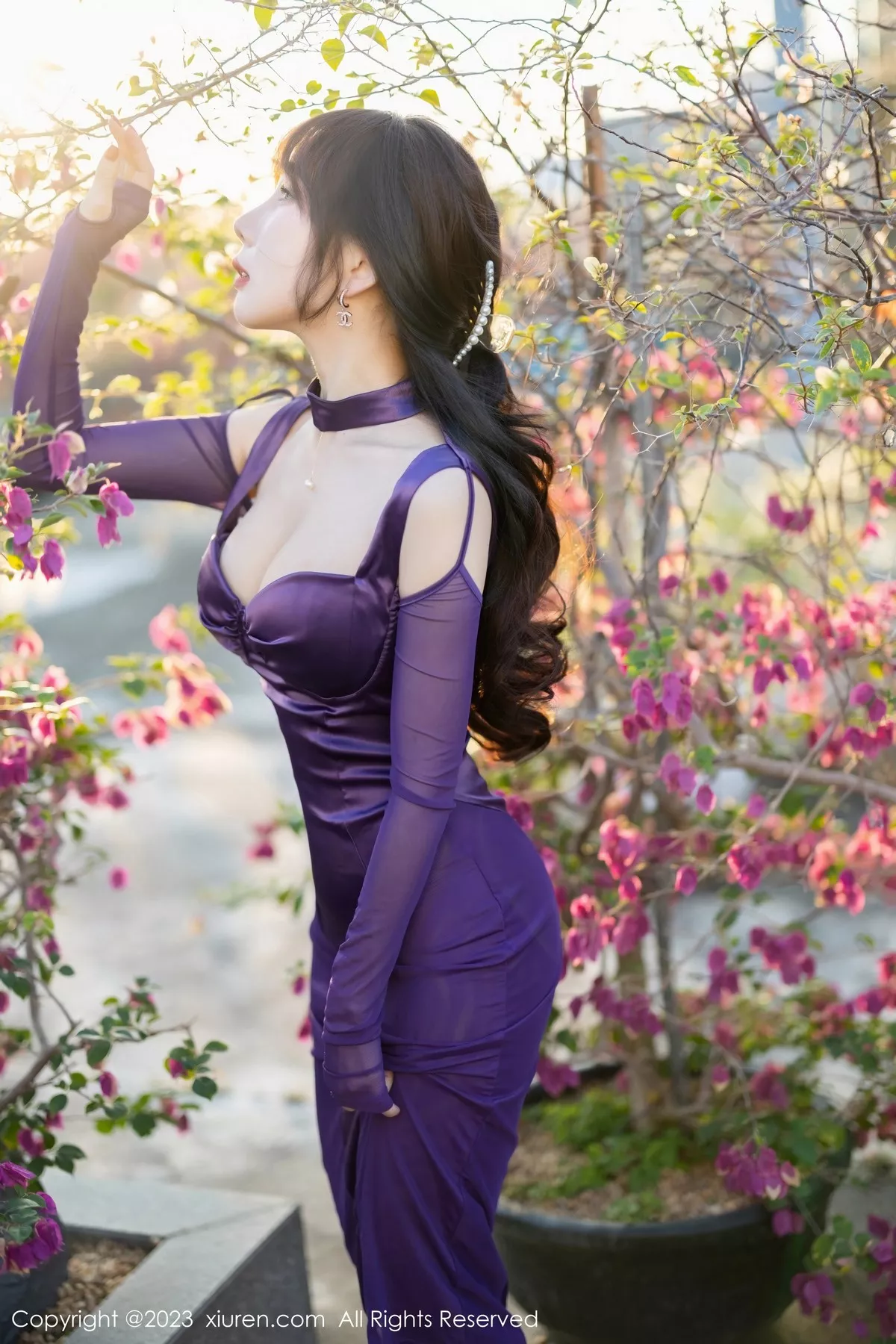 秀人集.com_[XiuRen秀人网]No.6419_模特波巧酱脱紫色连衣长裙露淡红轻透内衣秀曼妙身姿诱惑写真81P