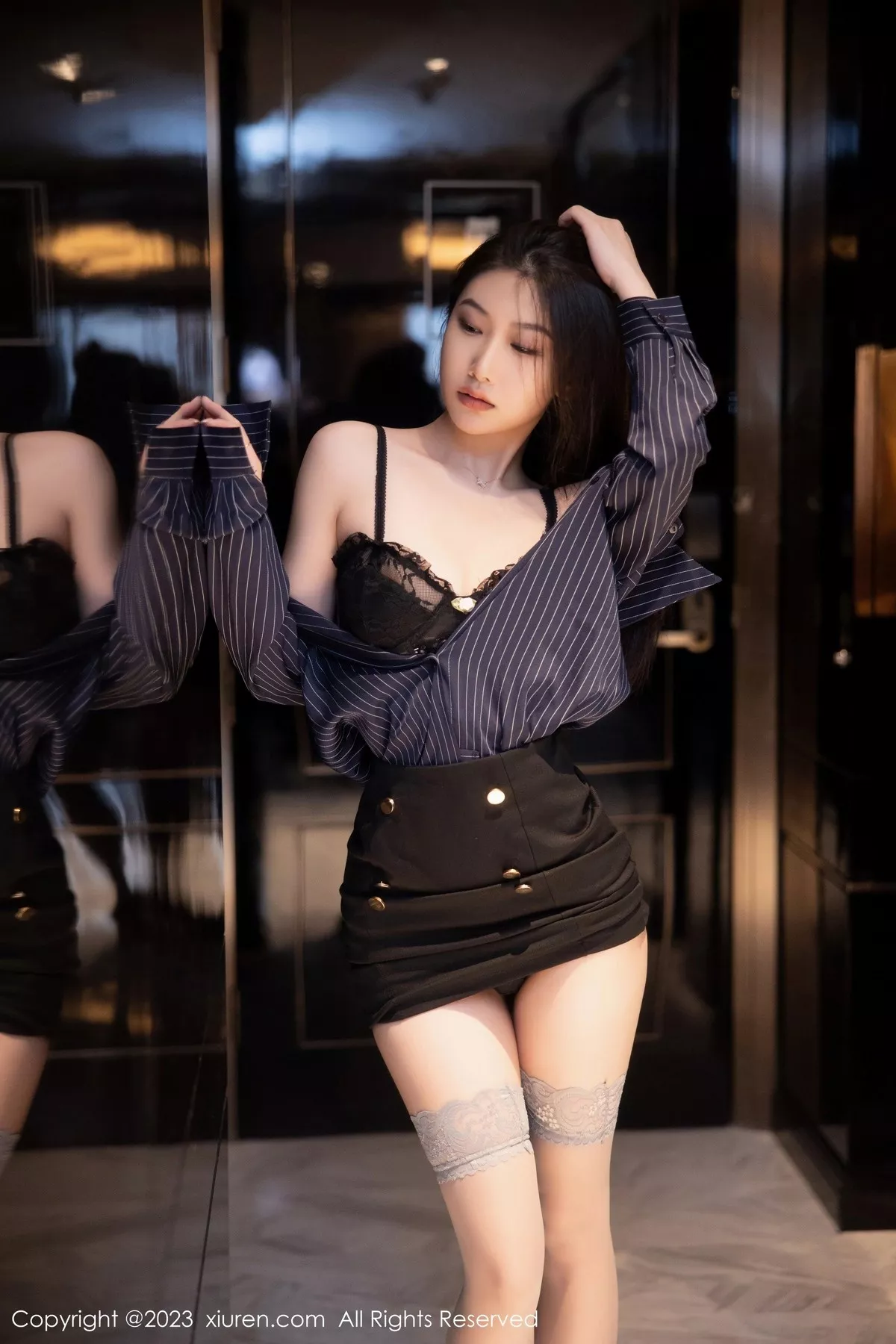 秀人集.com_[XiuRen秀人网]No.6418_模特李佳芮cherie深色条纹服配短裙露黑色蕾丝情趣内衣诱惑写真75P