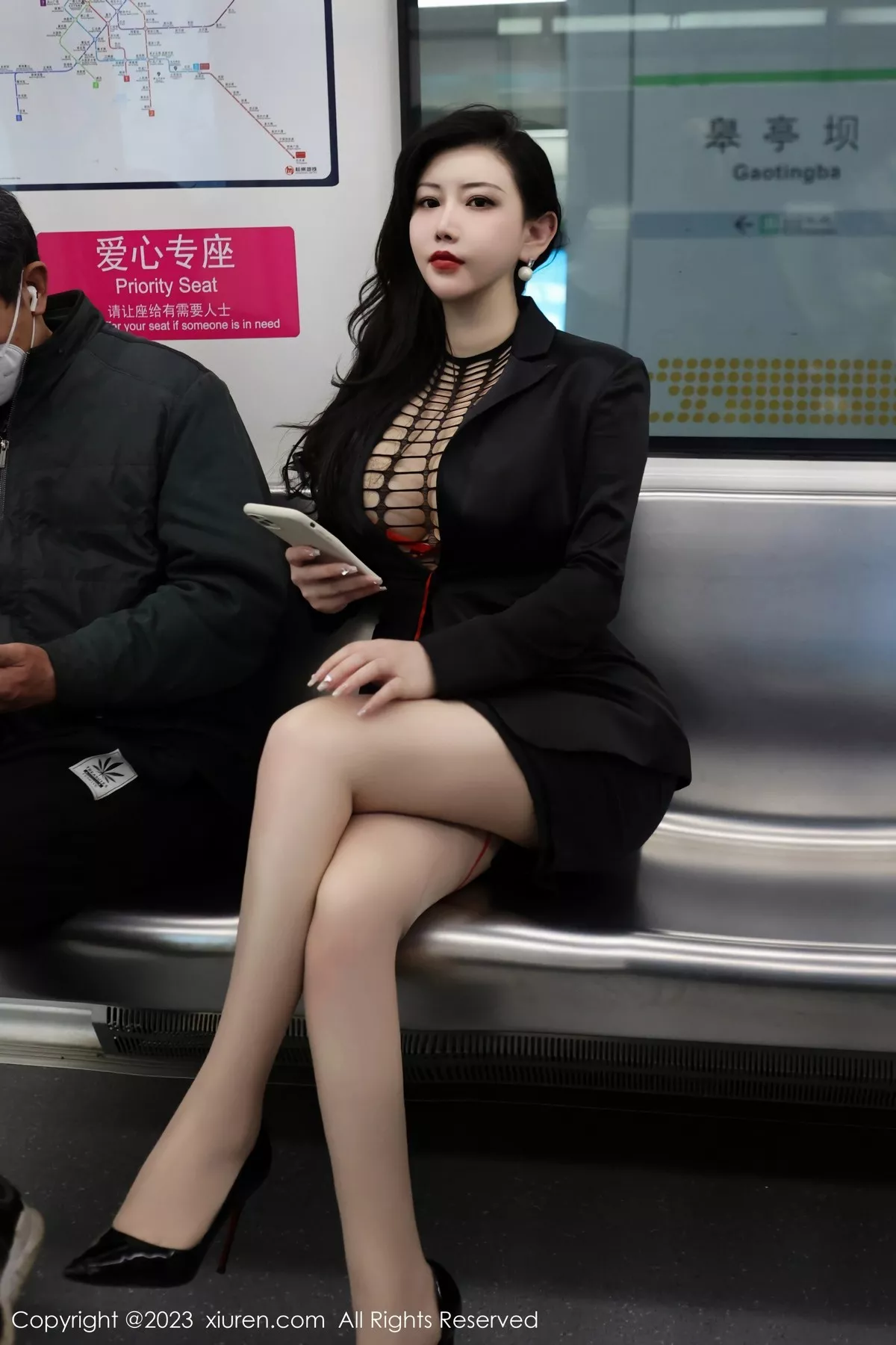 秀人集.com_[XiuRen秀人网]No.6421_模特王婉悠Queen性感浅黑色OL服露红色情趣内衣丰满诱惑写真93P