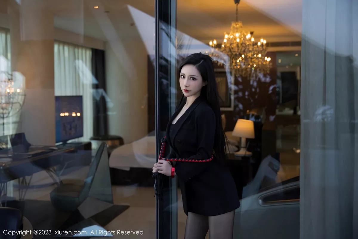 秀人集.com_[XiuRen秀人网]No.6294_新人模特大琪琪Emily脱黑色外衣露红色情趣内衣秀玲珑身段写真95P