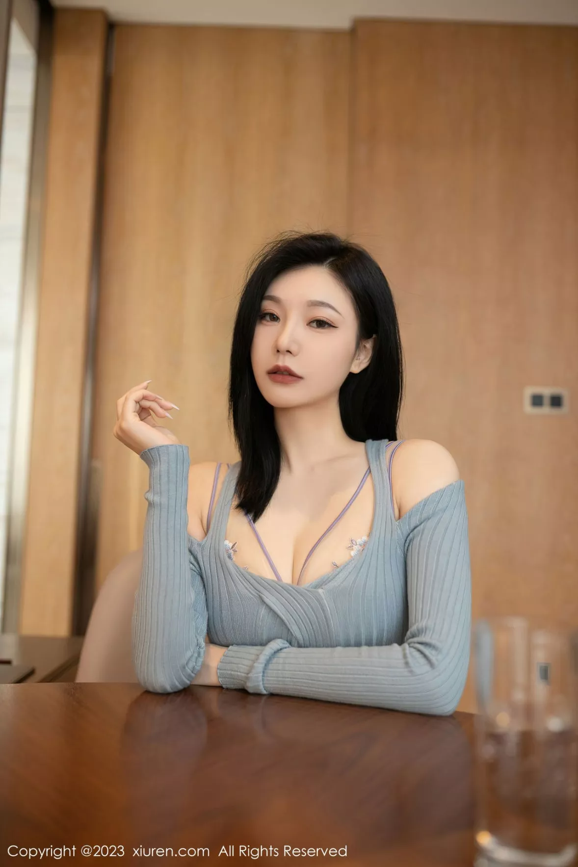 秀人集.com_[XiuRen秀人网]No.6300_模特安然anran同学的妈妈角色灰色连衣短裙配超薄肉丝诱惑写真80P