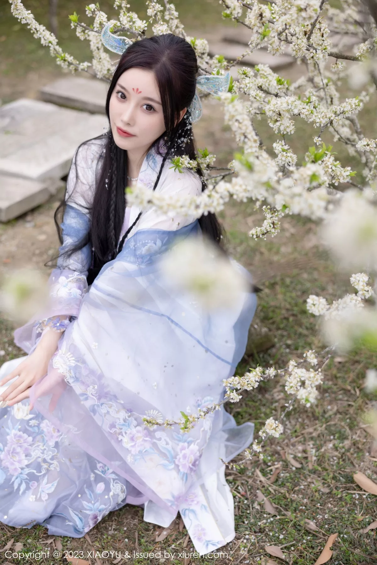 秀人集.com_[XiaoYu画语界]Vol.970_女神杨晨晨Yome脱淡蓝紫色古装服露白色蕾丝内衣完美诱惑写真91P