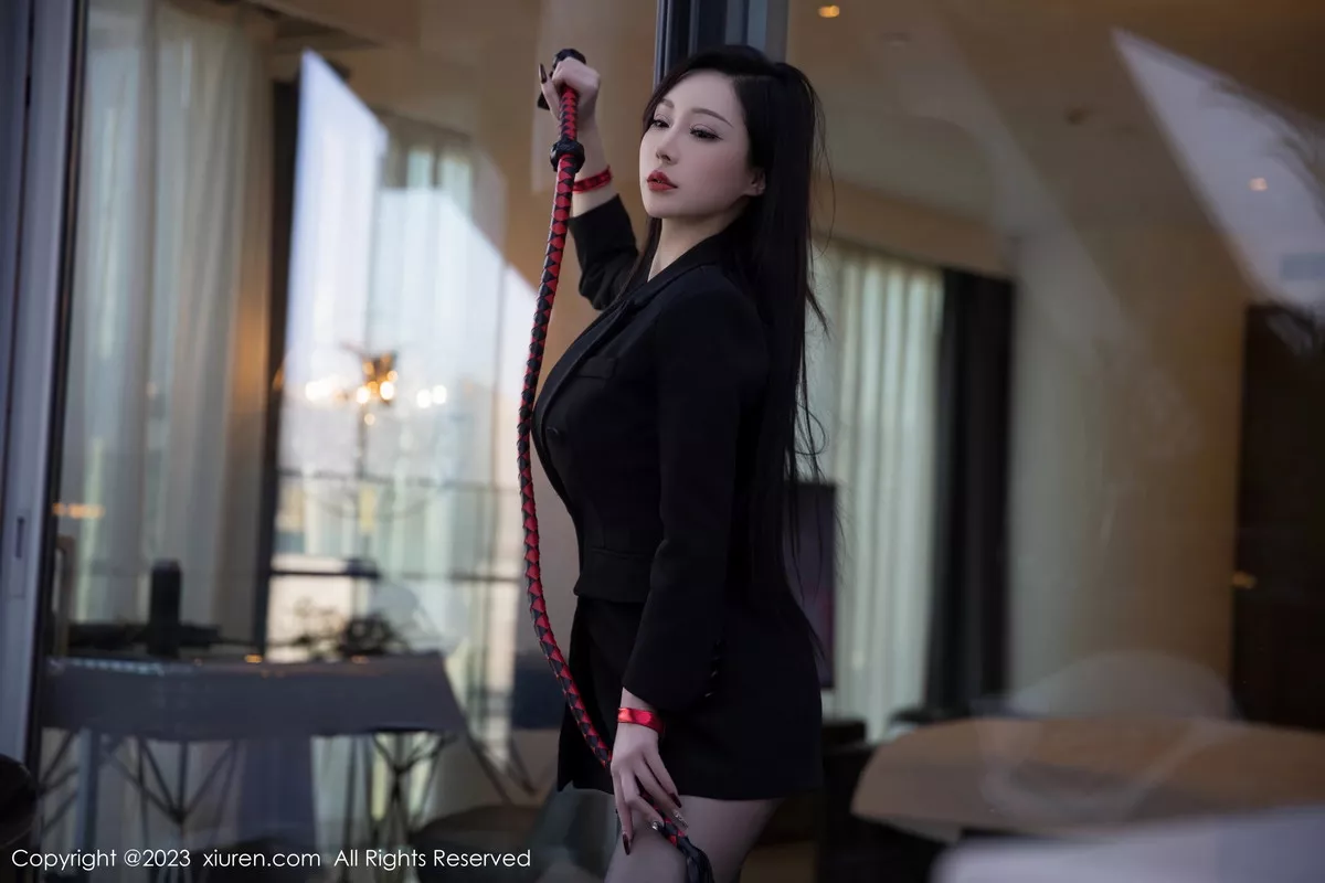 秀人集.com_[XiuRen秀人网]No.6294_新人模特大琪琪Emily脱黑色外衣露红色情趣内衣秀玲珑身段写真95P