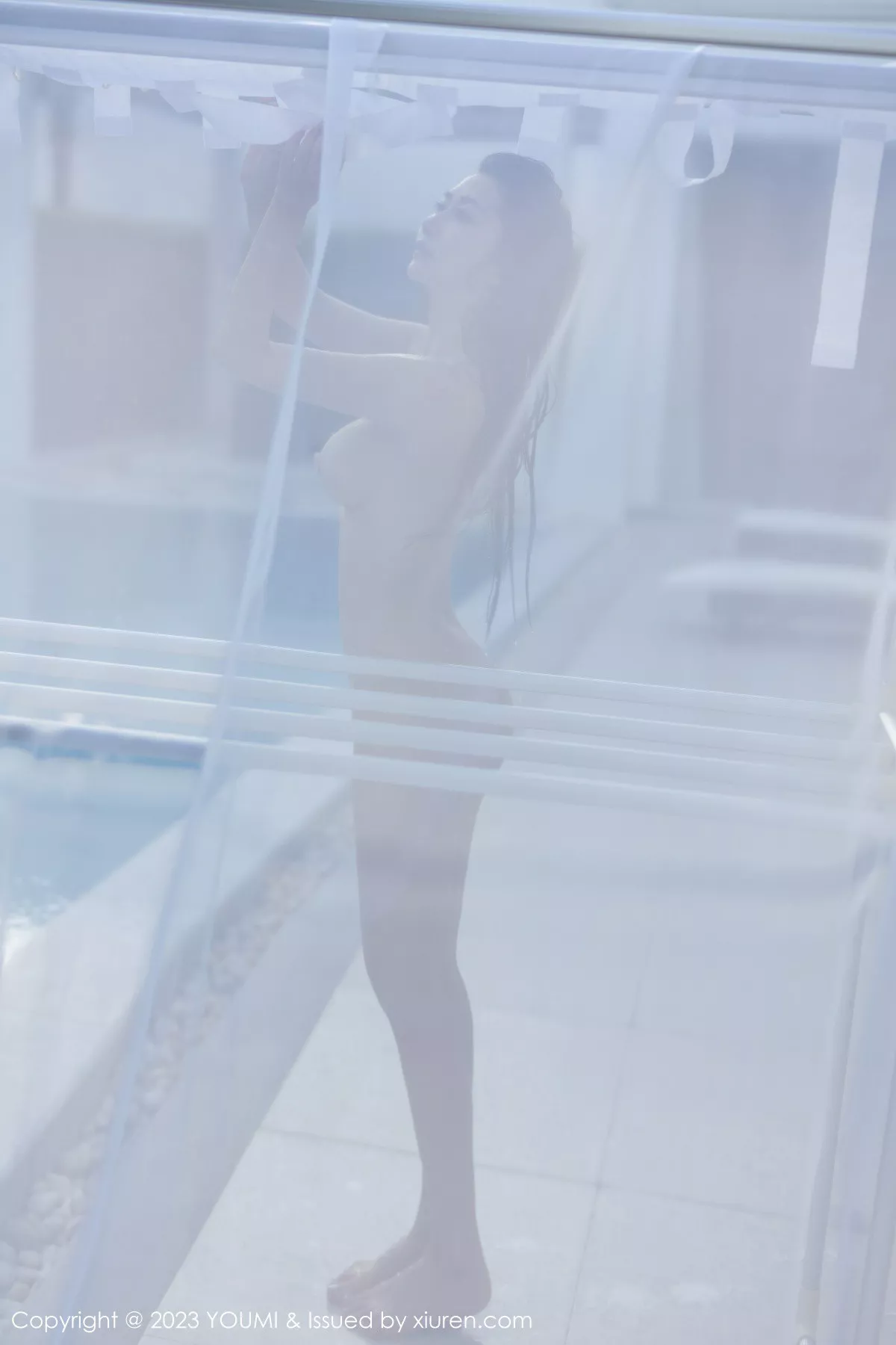 秀人集.com_[YouMi尤蜜荟]Vol.915_模特laura阿姣泰国旅拍泳池边白色吊带短裙秀曼妙身姿诱惑写真91P