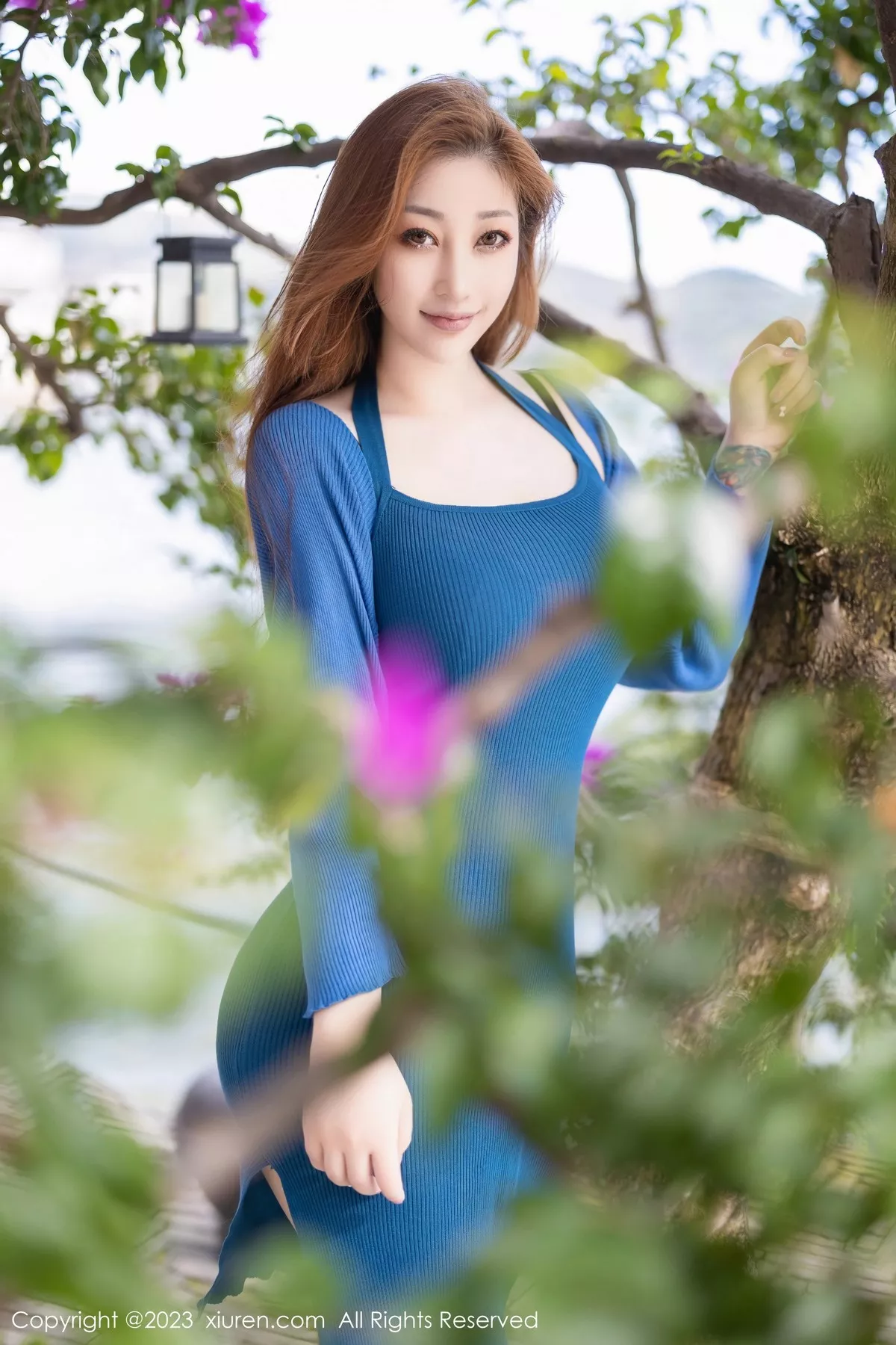 秀人集.com_[XiuRen秀人网]No.6432_女神妲己_Toxic性感蓝色连衣短裙低胸秀完美身材丰腴诱惑写真72P