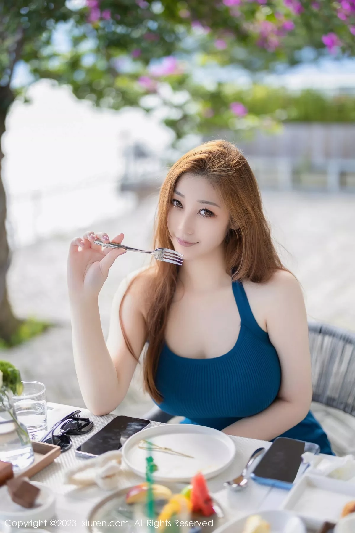 秀人集.com_[XiuRen秀人网]No.6432_女神妲己_Toxic性感蓝色连衣短裙低胸秀完美身材丰腴诱惑写真72P