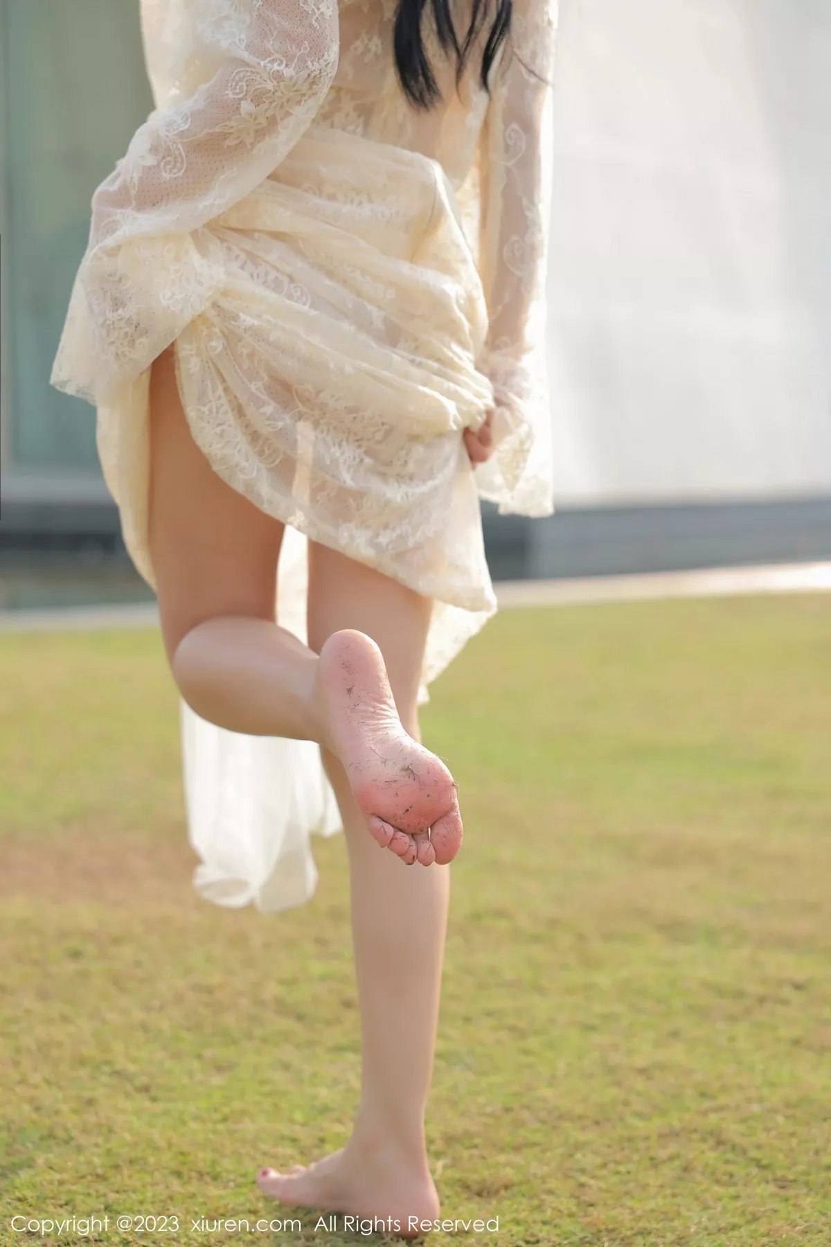 秀人集.com_[XiuRen秀人网]No.6303_模特尹甜甜海南旅拍性感白色蕾丝婚纱透视秀完美身材诱惑写真54P