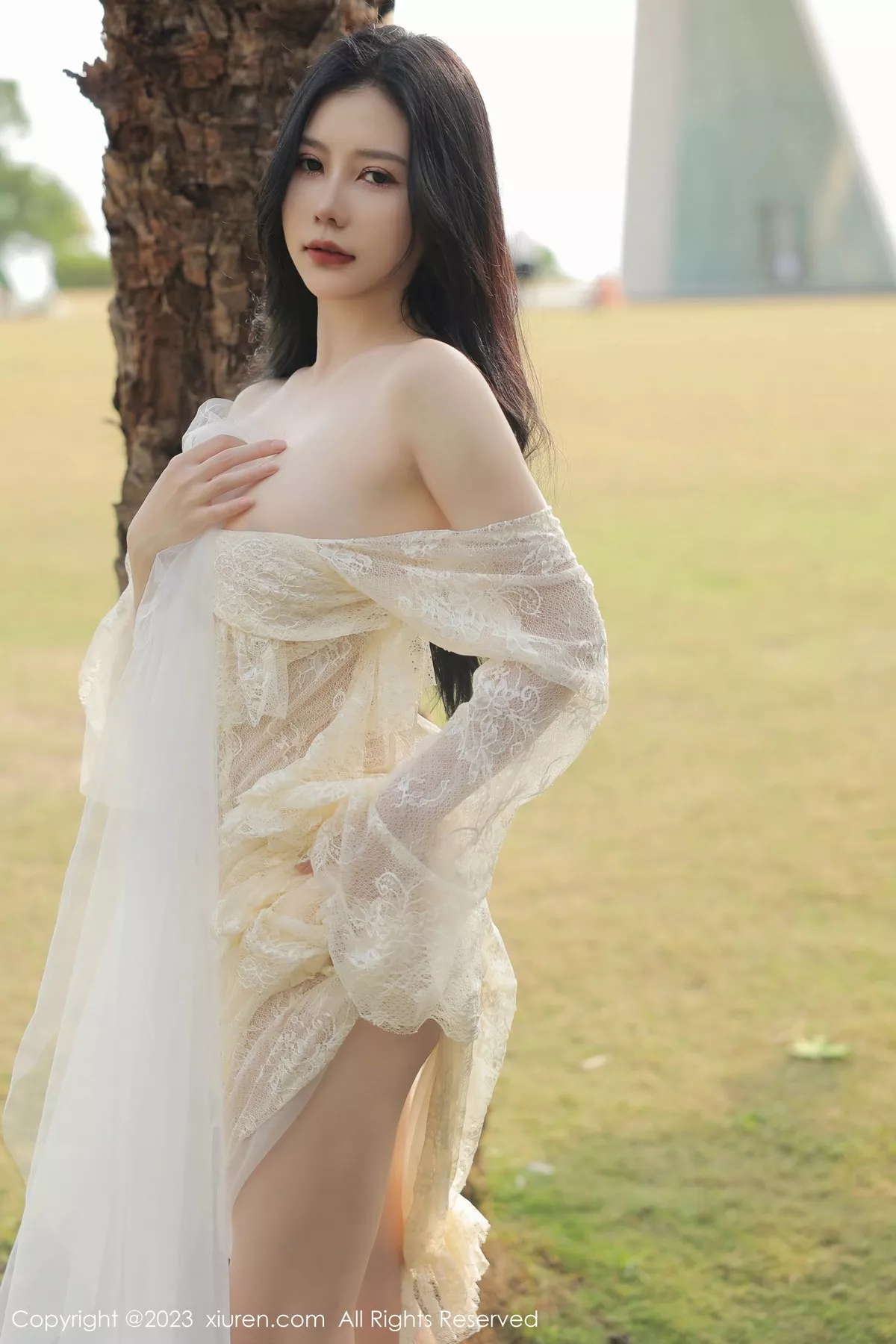 秀人集.com_[XiuRen秀人网]No.6303_模特尹甜甜海南旅拍性感白色蕾丝婚纱透视秀完美身材诱惑写真54P