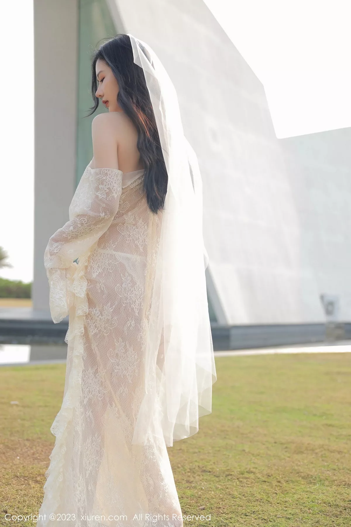 秀人集.com_[XiuRen秀人网]No.6303_模特尹甜甜海南旅拍性感白色蕾丝婚纱透视秀完美身材诱惑写真54P