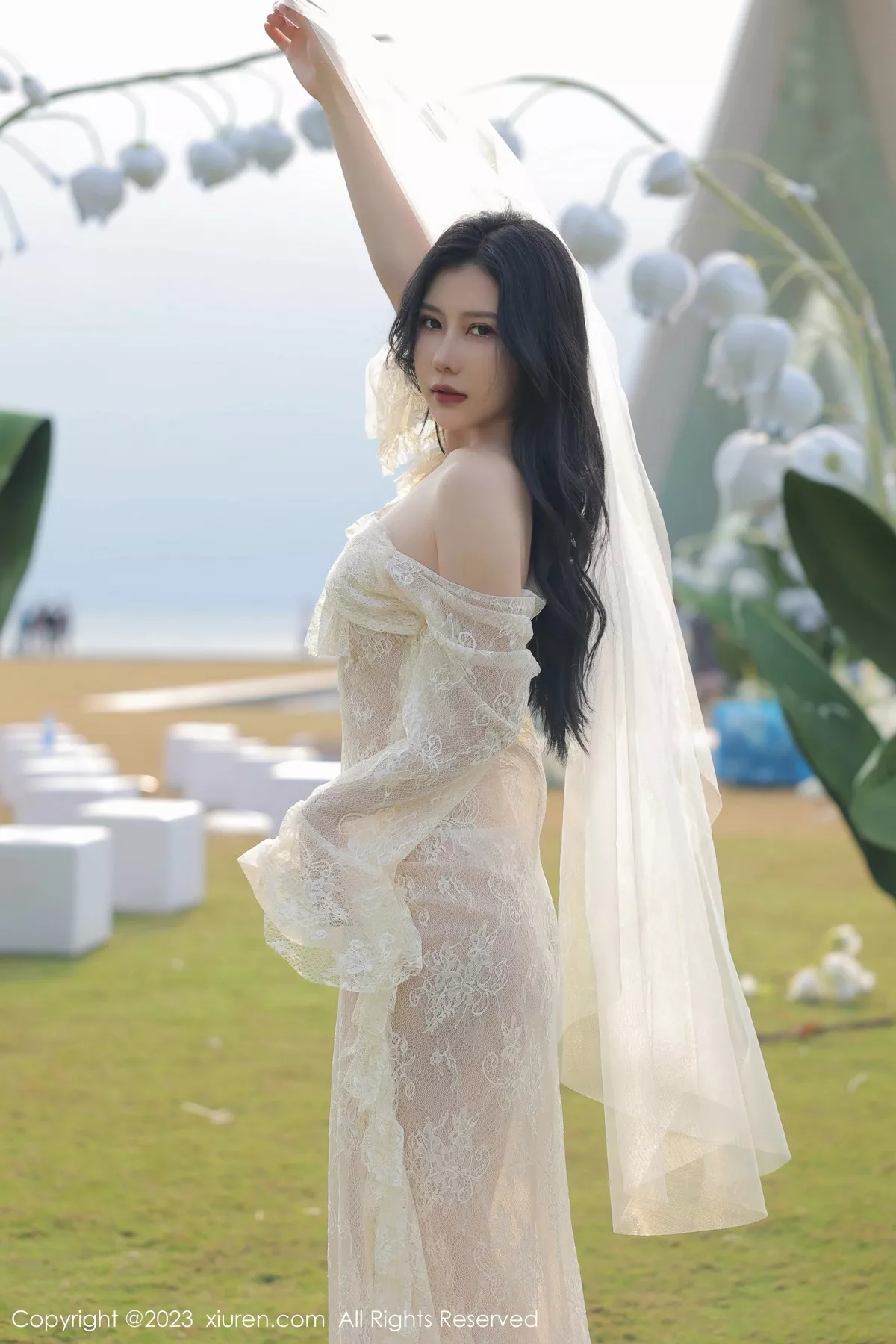 秀人集.com_[XiuRen秀人网]No.6303_模特尹甜甜海南旅拍性感白色蕾丝婚纱透视秀完美身材诱惑写真54P