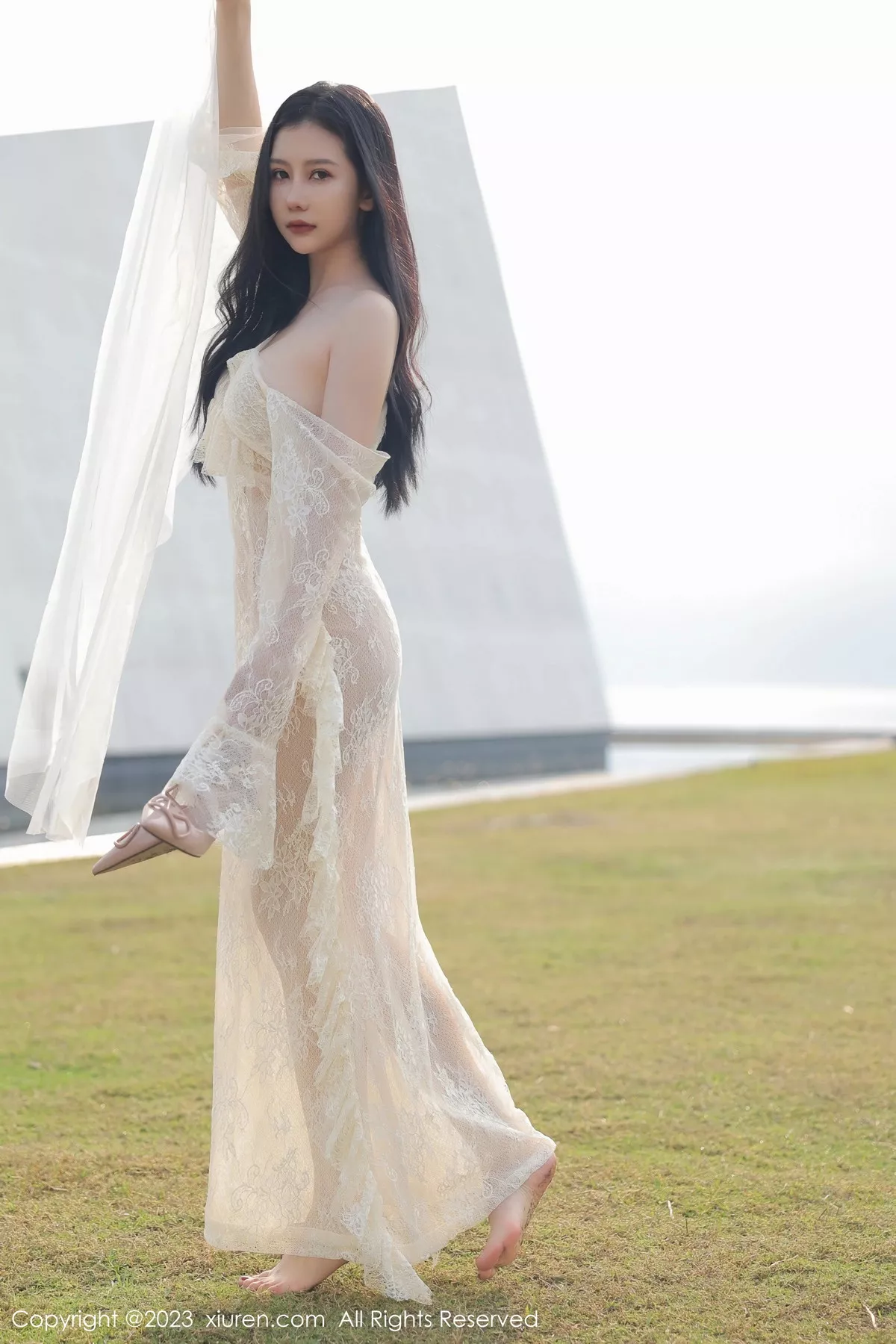 秀人集.com_[XiuRen秀人网]No.6303_模特尹甜甜海南旅拍性感白色蕾丝婚纱透视秀完美身材诱惑写真54P
