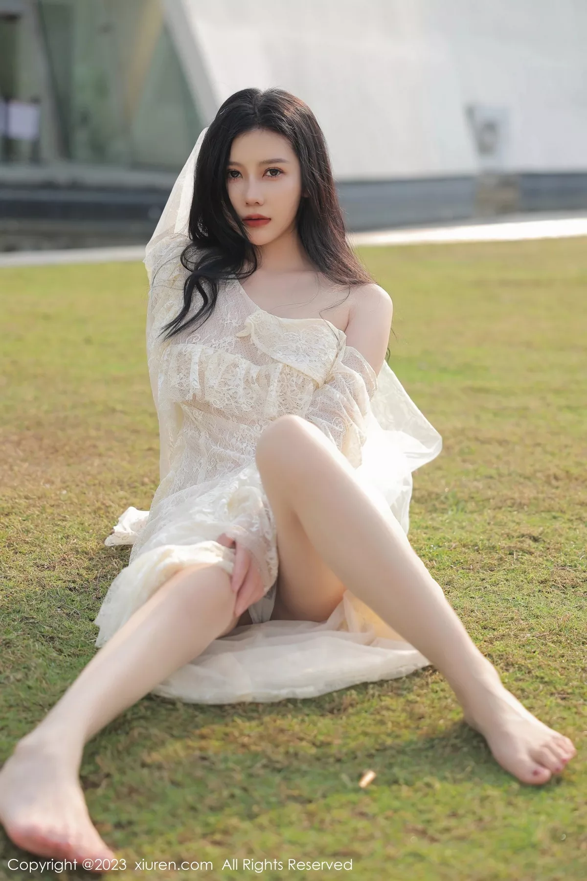 秀人集.com_[XiuRen秀人网]No.6303_模特尹甜甜海南旅拍性感白色蕾丝婚纱透视秀完美身材诱惑写真54P