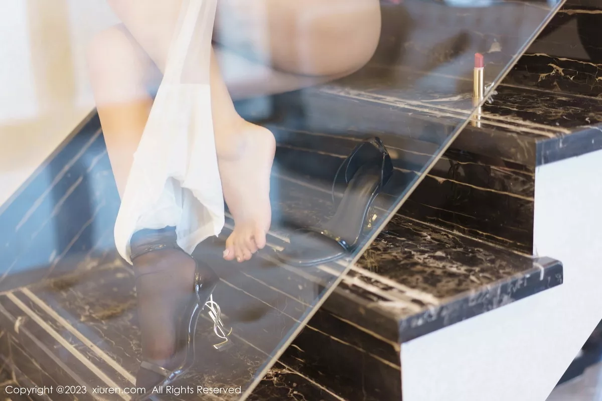 秀人集.com_[XiuRen秀人网]No.6319_模特laura阿姣黑色吊带连衣短裙配渐变丝袜秀完美身材诱惑写真78P