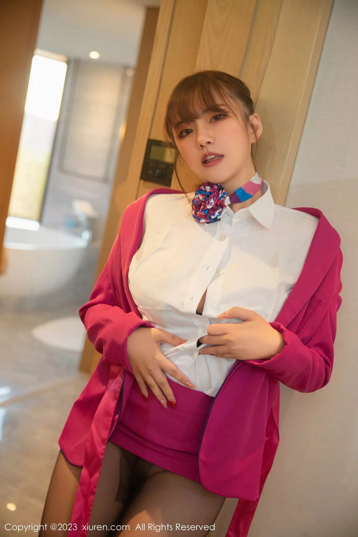 秀人集.com_[XiuRen秀人网]No.6318_模特张思允Nice脱玫红空姐制服露蕾丝内衣配无内黑丝诱惑写真81P