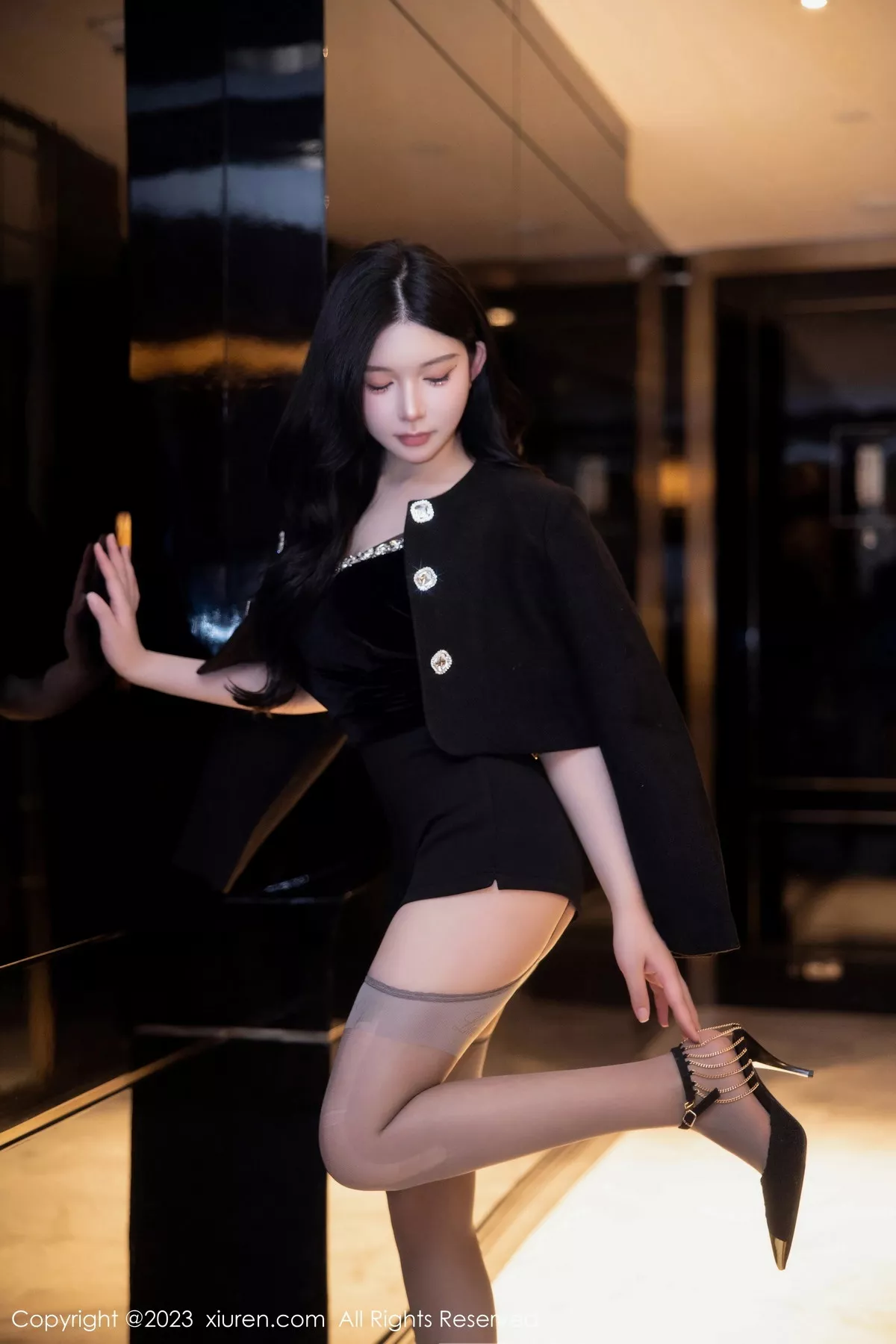 秀人集.com_[XiuRen秀人网]No.6317_模特林珊珊黑色吊带短裙露轻透花色蕾丝情趣内衣撩人诱惑写真105P