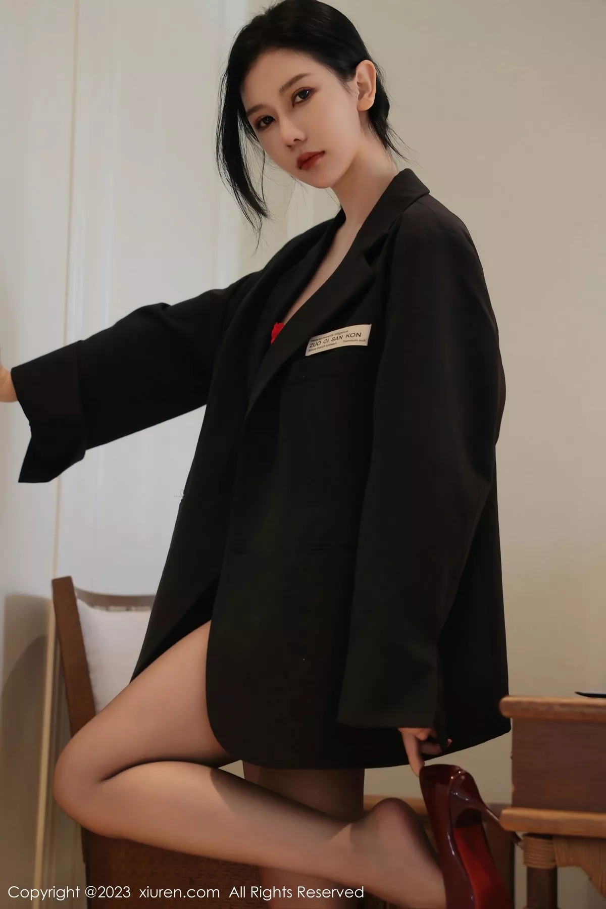 秀人集.com_[XiuRen秀人网]No.6475_模特尹甜甜性感红色蕾丝情趣服配超薄黑丝秀完美身材诱惑写真69P