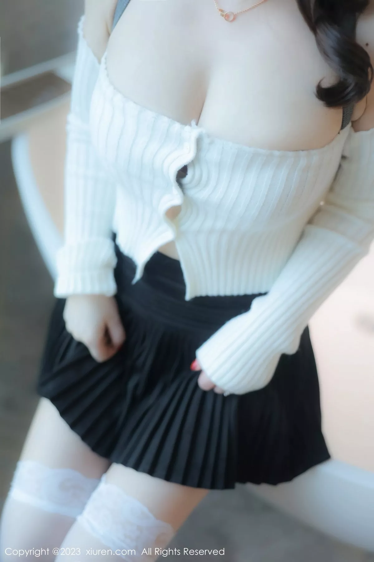 秀人集.com_[XiuRen秀人网]No.6484_模特诗诗kiki白色露肩上衣配黑短裙露性感白色内衣迷人诱惑写真82P