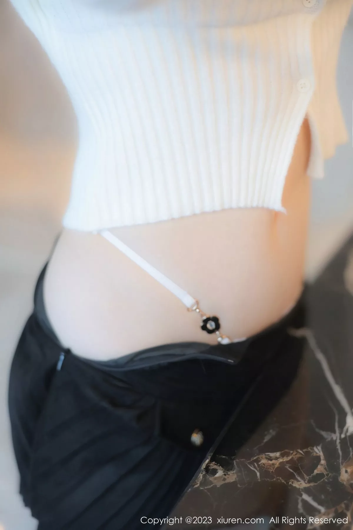 秀人集.com_[XiuRen秀人网]No.6484_模特诗诗kiki白色露肩上衣配黑短裙露性感白色内衣迷人诱惑写真82P