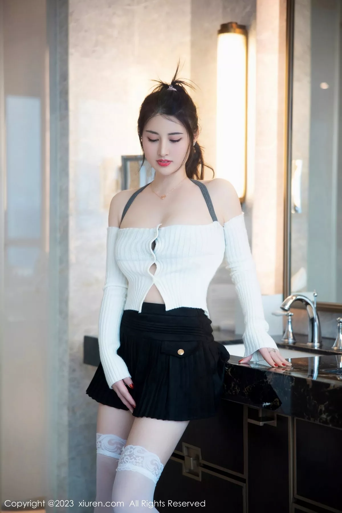 秀人集.com_[XiuRen秀人网]No.6484_模特诗诗kiki白色露肩上衣配黑短裙露性感白色内衣迷人诱惑写真82P