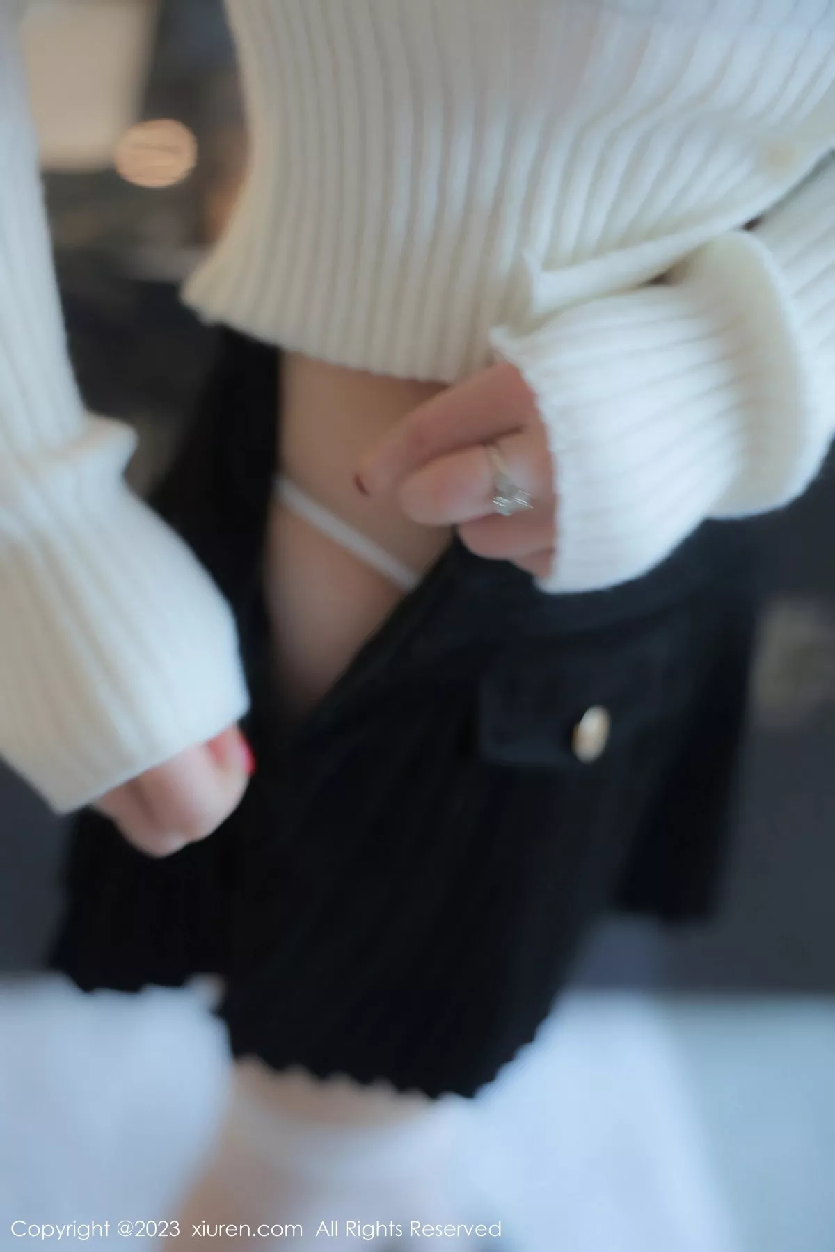 秀人集.com_[XiuRen秀人网]No.6484_模特诗诗kiki白色露肩上衣配黑短裙露性感白色内衣迷人诱惑写真82P