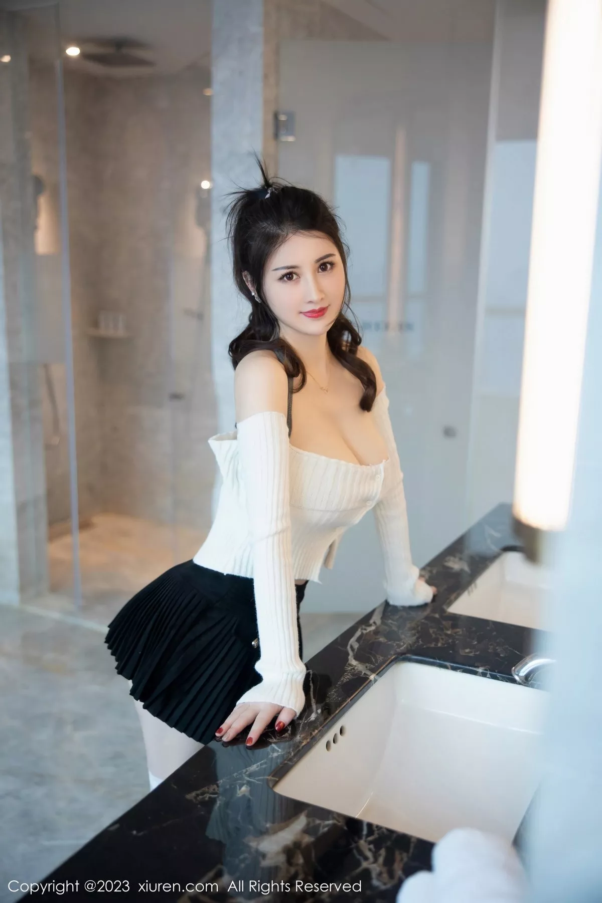 秀人集.com_[XiuRen秀人网]No.6484_模特诗诗kiki白色露肩上衣配黑短裙露性感白色内衣迷人诱惑写真82P