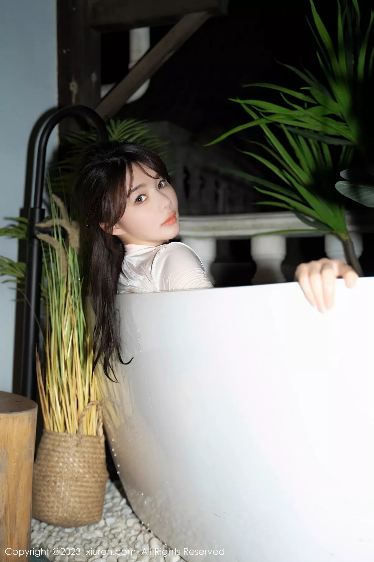 秀人集.com_[XiuRen秀人网]No.6489_模特婠婠么性感粉色连身短裙配白色蕾丝袜秀曼妙身姿诱惑写真66P