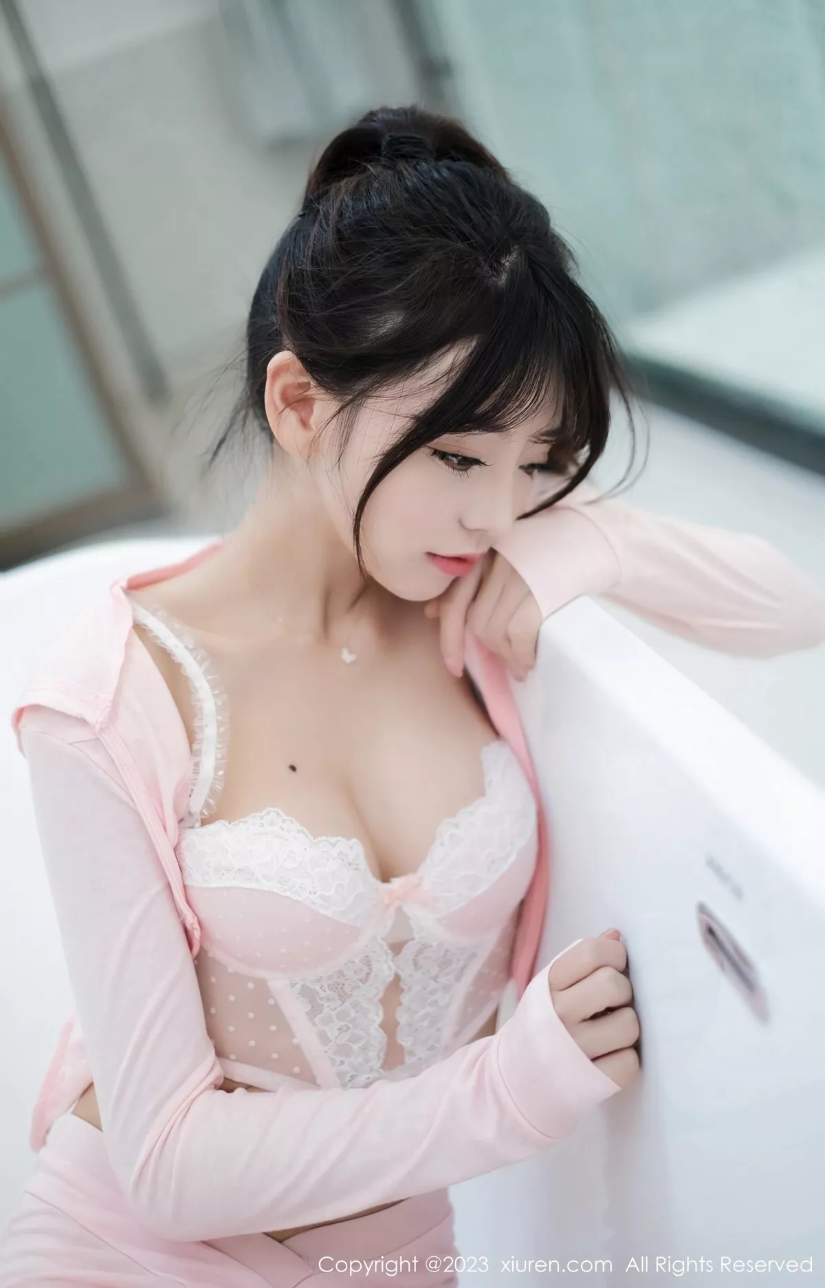 秀人集.com_[XiuRen秀人网]No.6490_模特佘贝拉bella脱性感粉色套装露粉白色蕾丝内衣迷人诱惑写真50P