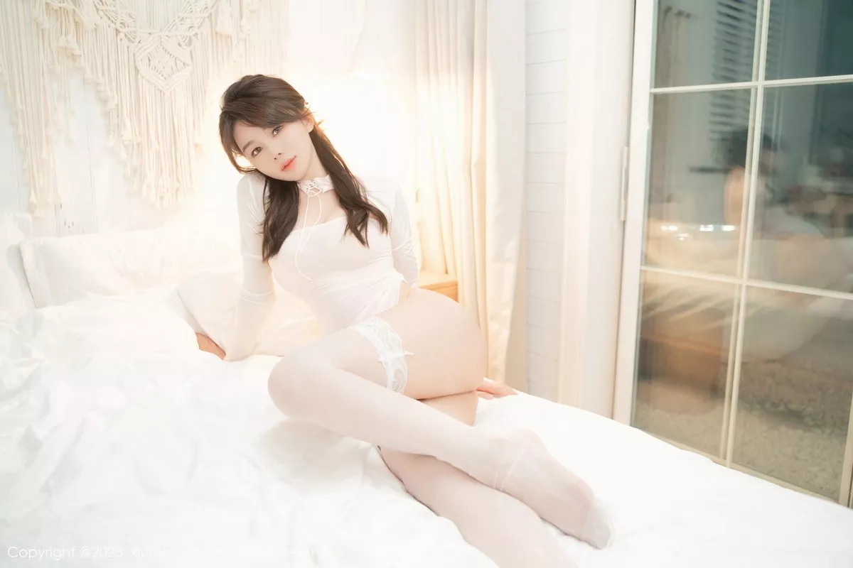 秀人集.com_[XiuRen秀人网]No.6489_模特婠婠么性感粉色连身短裙配白色蕾丝袜秀曼妙身姿诱惑写真66P