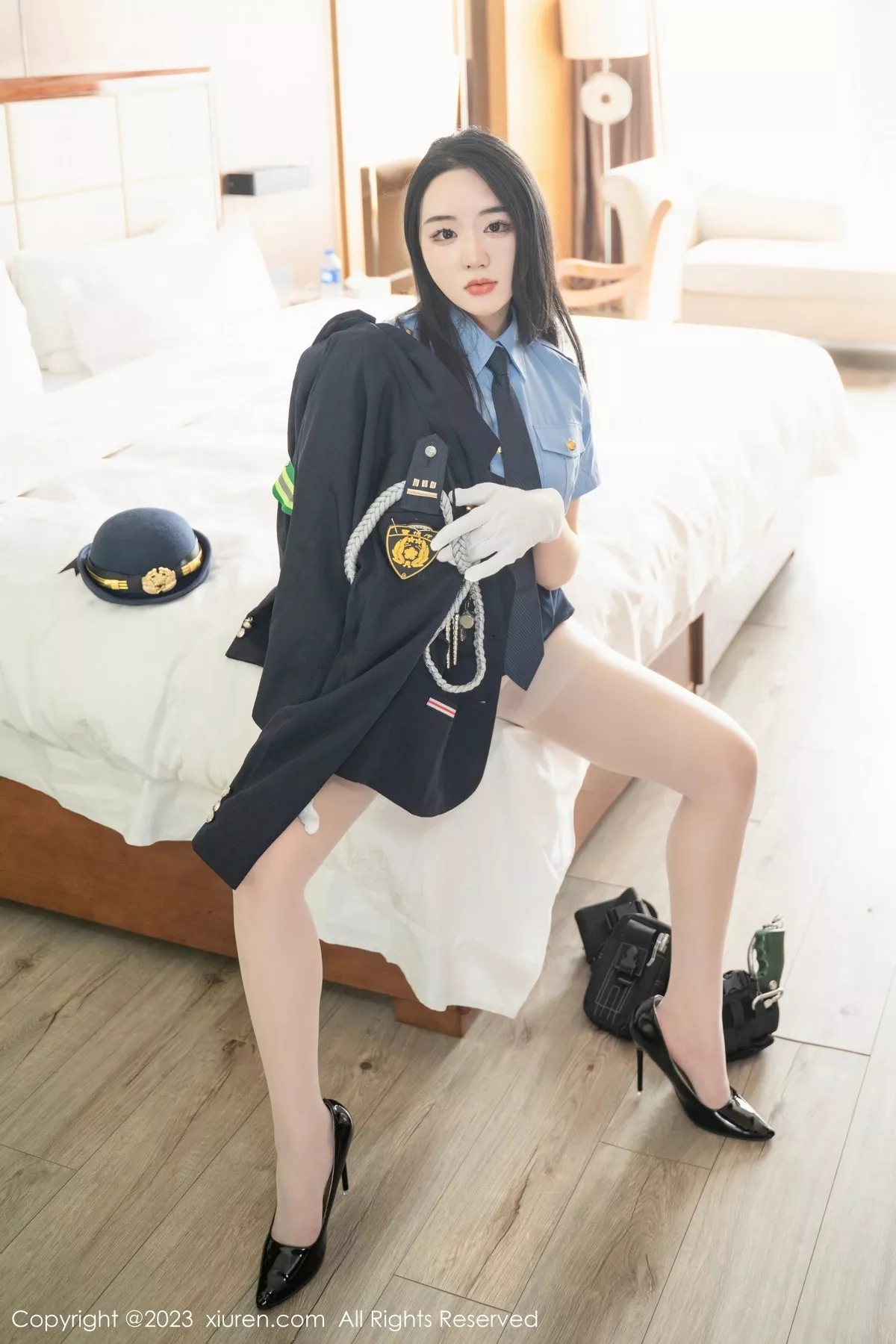 秀人集.com_[XiuRen秀人网]No.6497_模特汐汐爱吃草莓脱搜查官制服露性感内衣秀丰满身材诱惑写真85P