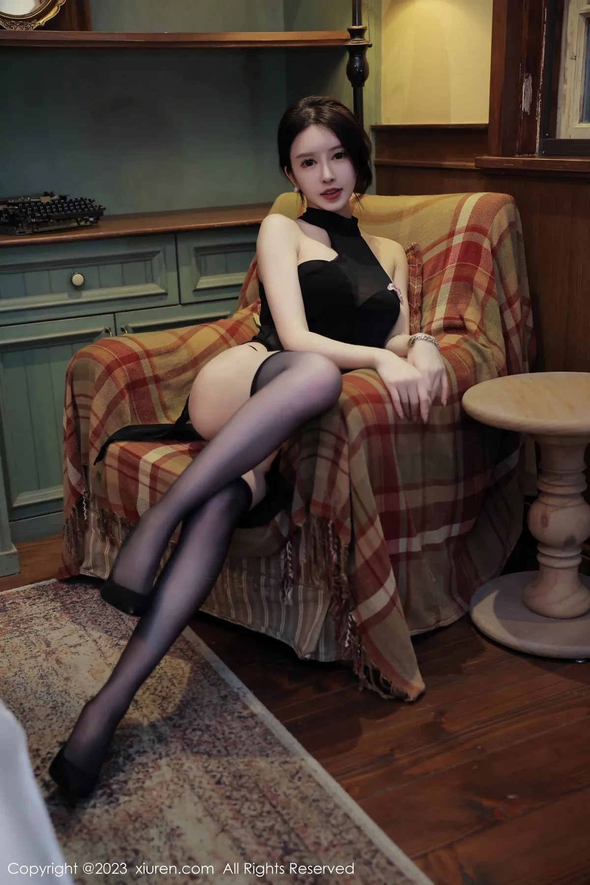 秀人集.com_[XiuRen秀人网]No.6498_模特玉兔miki私房性感黑色服饰配黑丝袜秀翘臀美腿迷人诱惑写真55P