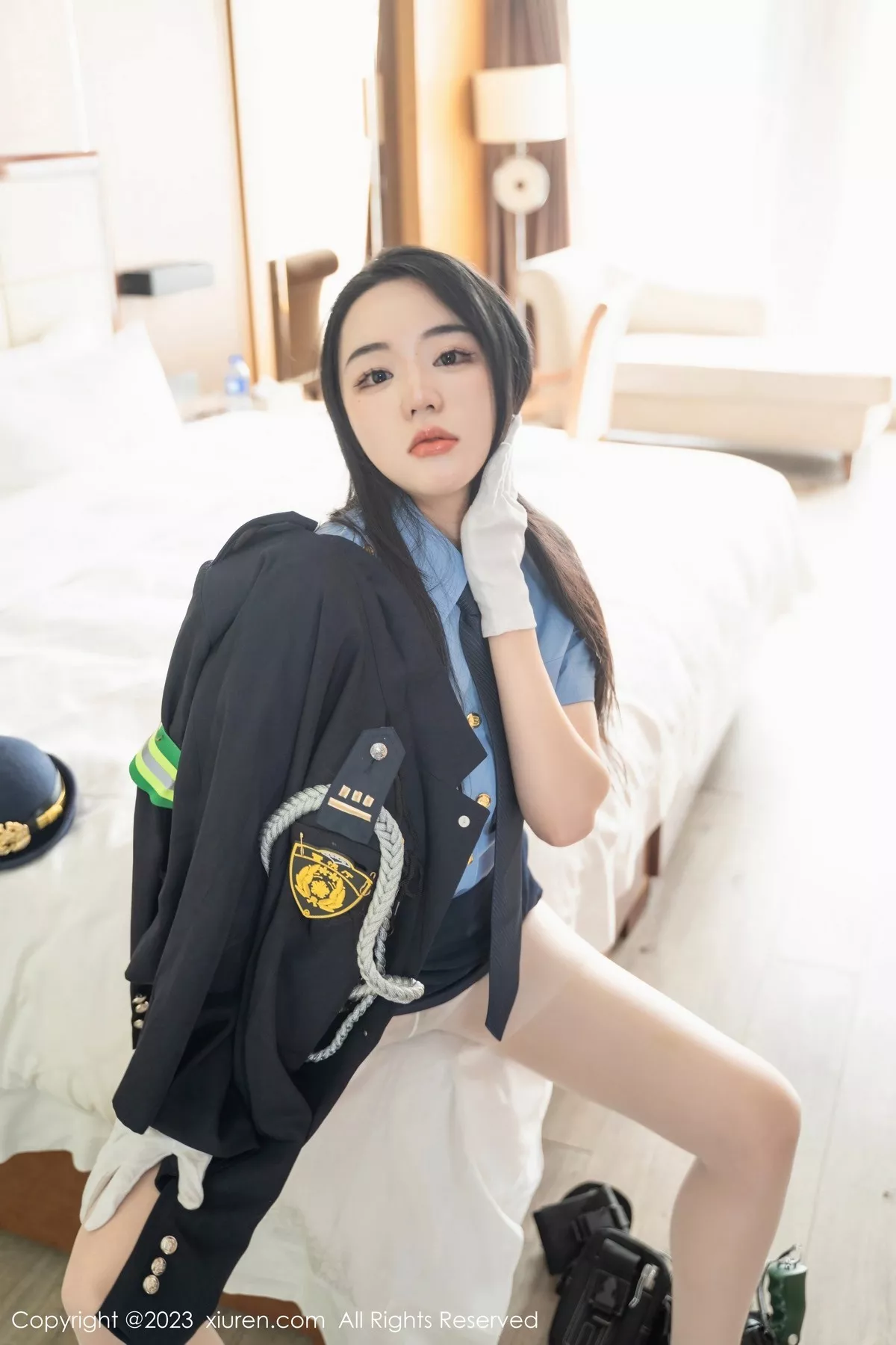 秀人集.com_[XiuRen秀人网]No.6497_模特汐汐爱吃草莓脱搜查官制服露性感内衣秀丰满身材诱惑写真85P