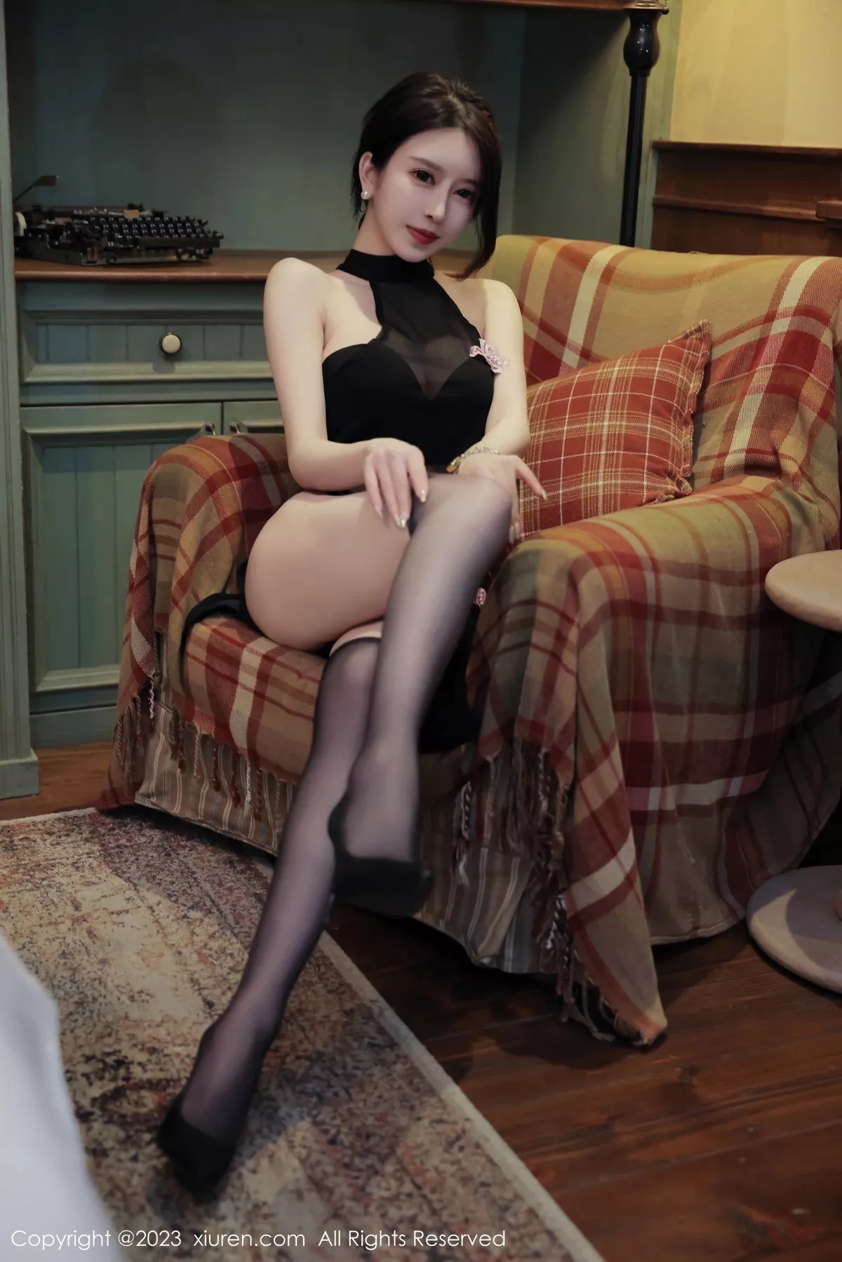 秀人集.com_[XiuRen秀人网]No.6498_模特玉兔miki私房性感黑色服饰配黑丝袜秀翘臀美腿迷人诱惑写真55P