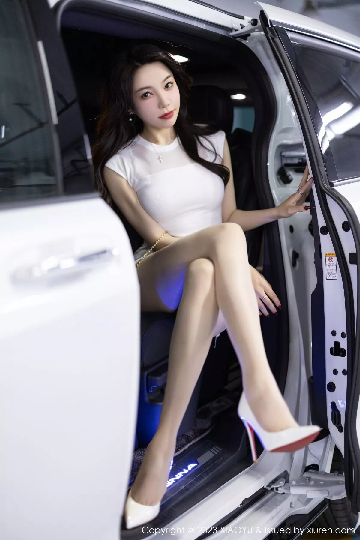 秀人集.com_[XiaoYu画语界]Vol.998_女神徐莉芝Booty白色短款上衣配白短裙露性感蕾丝内衣诱惑写真86P