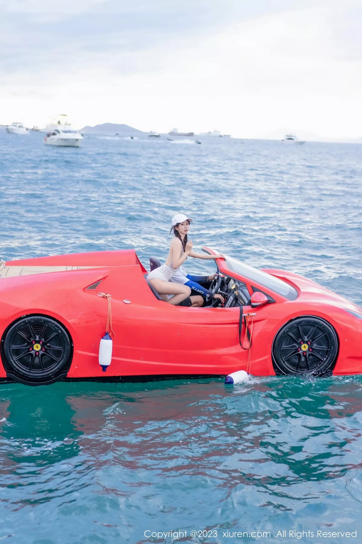 秀人集.com_[XiuRen秀人网]No.6508_模特laura阿姣游艇场景性感露肩连身裙秀曼妙身姿惹火诱惑写真67P