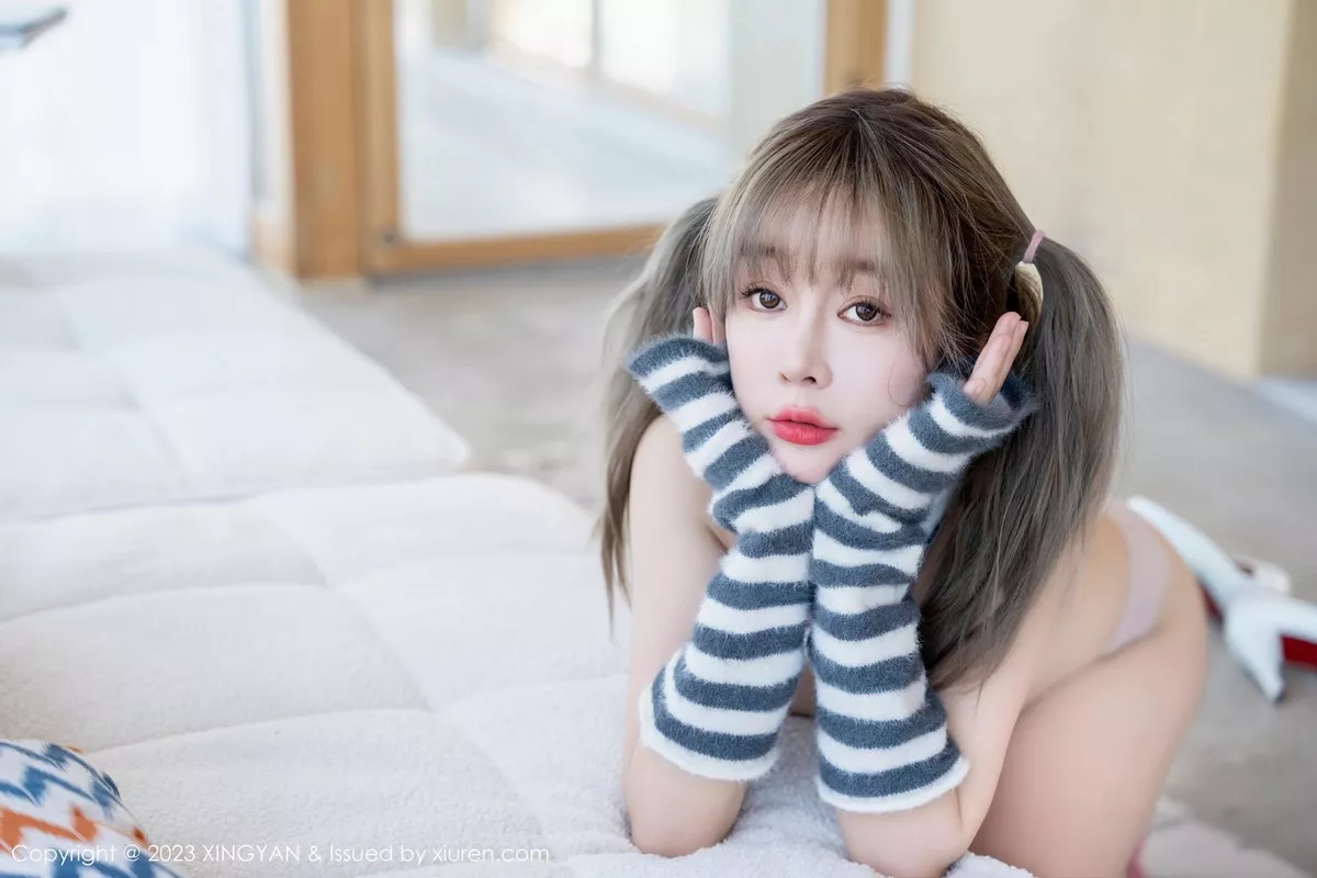 秀人集.com_[XINGYAN星颜社]VOL.189_女神王雨纯性感黑白条纹服饰配超薄白丝秀丰满身材诱惑写真80P